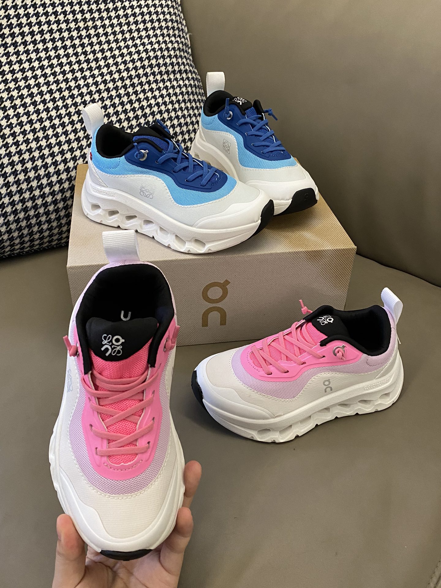 原图直出⭐️ 鞋面采用高性能网眼布和编织物组成的多层鞋面，透气又舒适🌬️ 松紧带设计穿脱方便✔️再也不用担心系鞋带啦🙌鞋底轻盈又高回弹力🤩脚感很舒服😌-选品中心