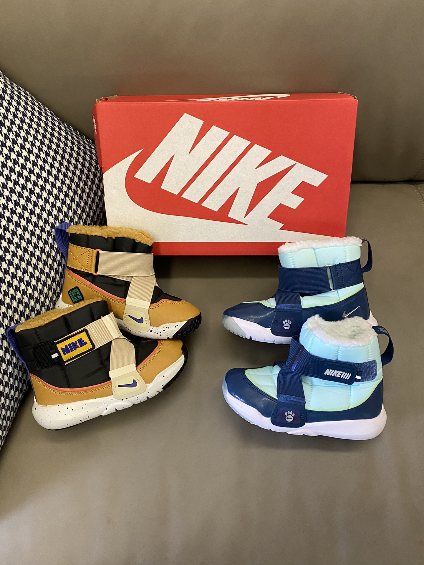 图片[3]-原图直出⭐️ 这款靴子鞋口超宽，小脚轻松滑入😎带子交叉设计确保安全贴好脚面🦶🏻这个冬天真的不能错过它😍羊羔绒的内里无敌舒适-选品中心