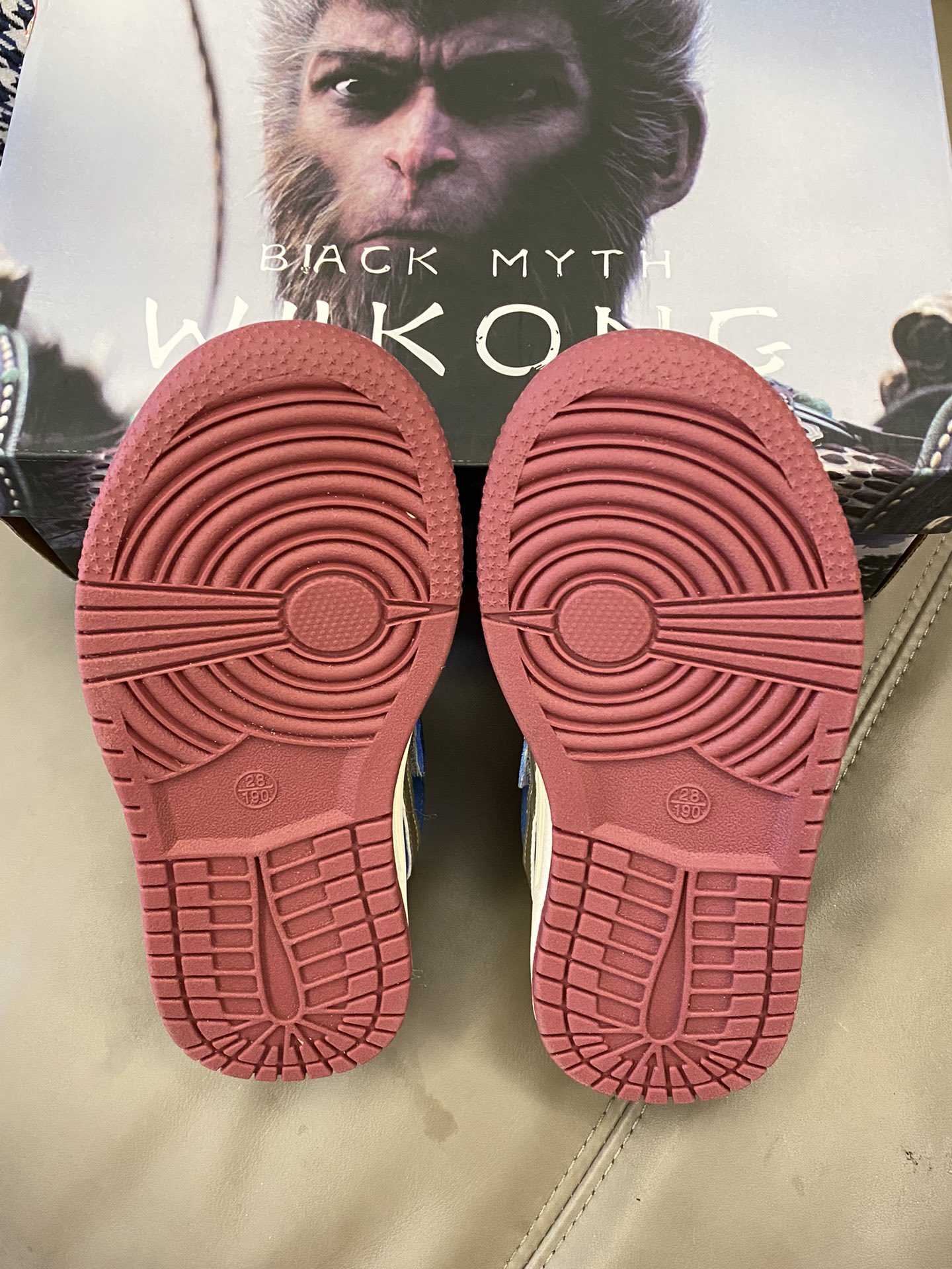 图片[9]-原图直出⭐️ 鞋面网孔设计清爽透气💨还有悟空挂件装饰也太爱了叭👻鞋身侧边还有多种的图案配饰，搭配在一起尊嘟好好看啊😍鞋底防滑耐磨抓地力强👍🏻-选品中心