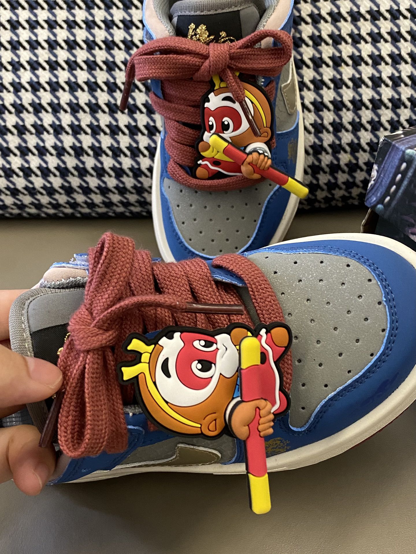 图片[8]-原图直出⭐️ 鞋面网孔设计清爽透气💨还有悟空挂件装饰也太爱了叭👻鞋身侧边还有多种的图案配饰，搭配在一起尊嘟好好看啊😍鞋底防滑耐磨抓地力强👍🏻-选品中心