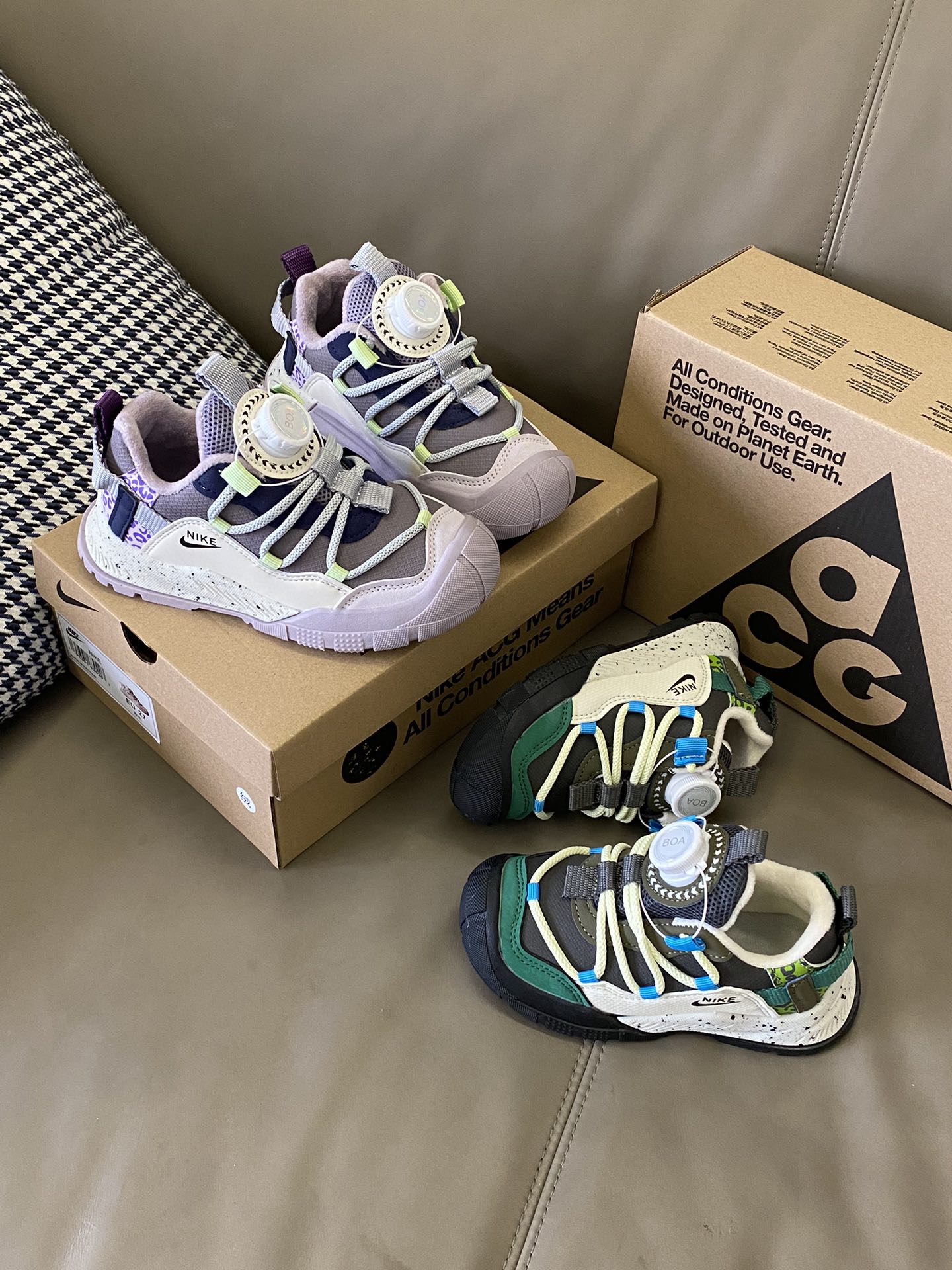 图片[8]-原图直出⭐️ ACG 加绒儿童运动鞋采用升级版柔软内里更加亲肤柔软，让宝贝穿着更加舒适😜旋转扣设计方便穿脱✅鞋底防滑性能也非常出色🤭宝贝在外面玩耍时妈妈更放心🥳-选品中心