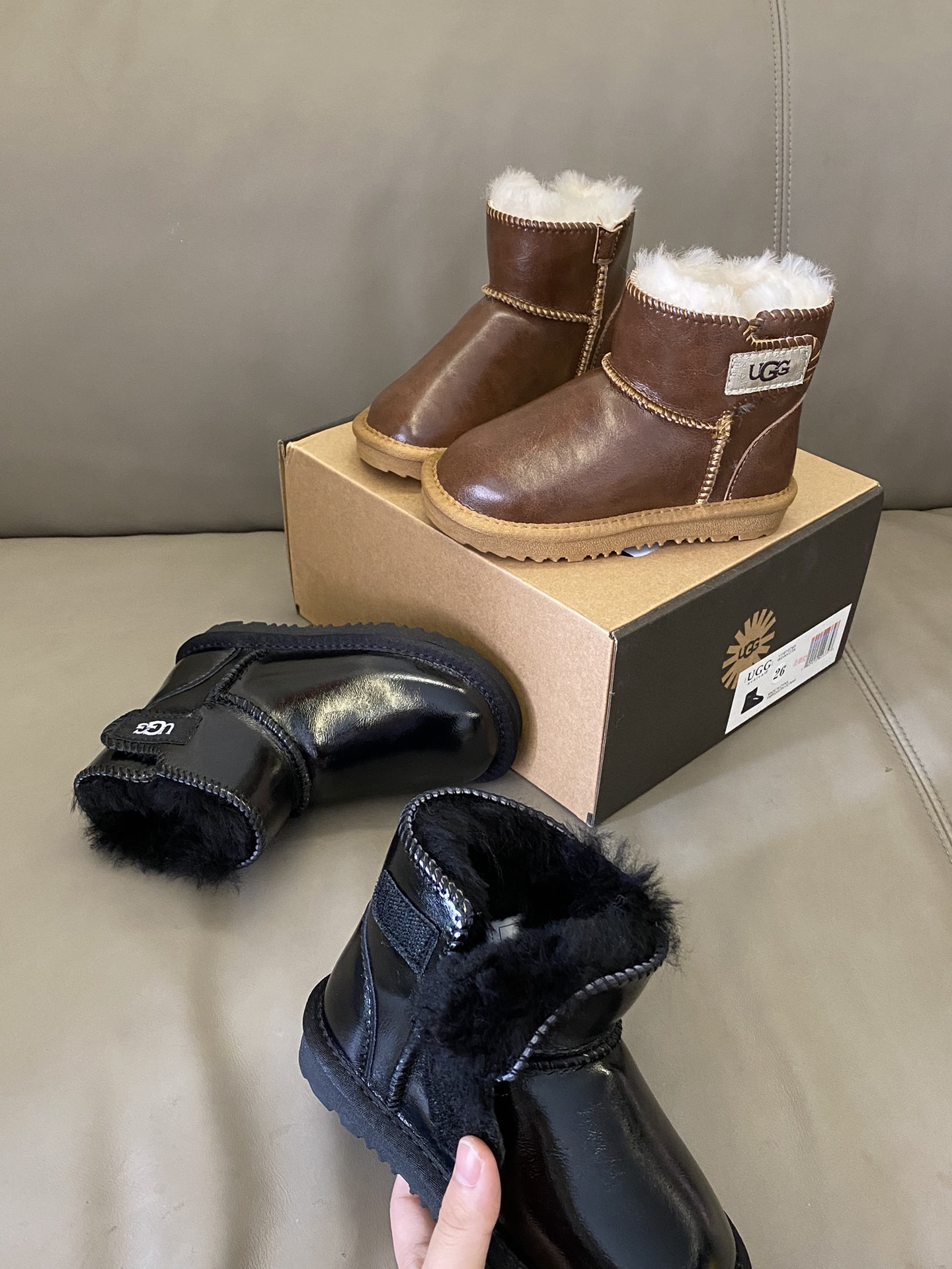 图片[6]-~ 原图直出🌟 UCG 羊毛一体侧面魔术贴雪地靴采用魔术贴设计，方便穿脱✅内里毛绒绒的好厚实～冬天穿一点也不会冻jio👣好看好穿还保暖😍有点期待冬天了😚-选品中心