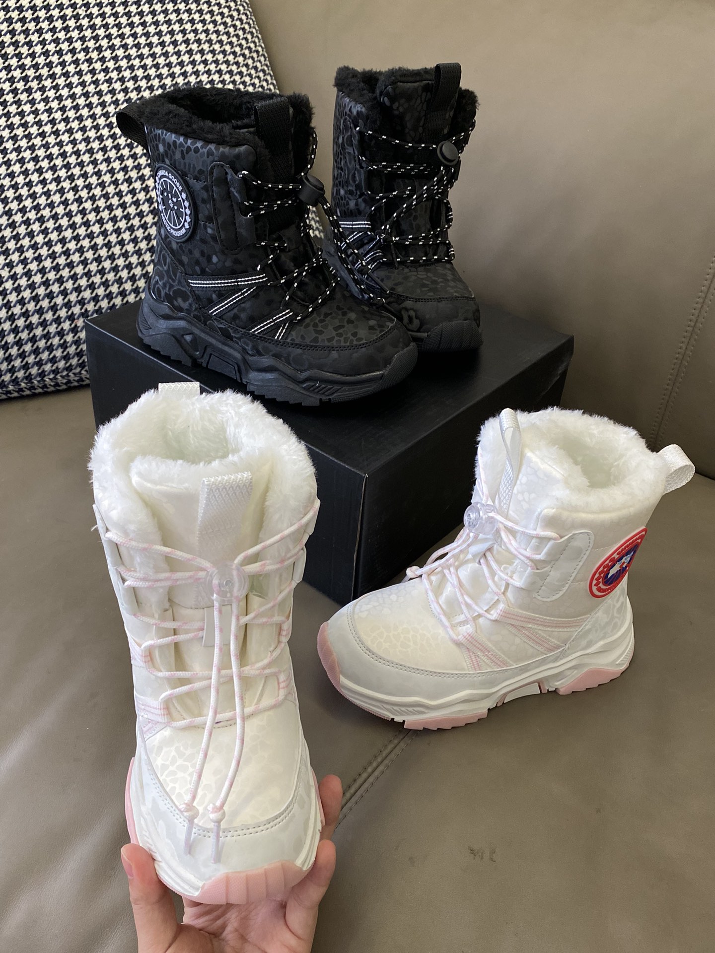 图片[4]-原图直出🌟 高帮设计防水防滑🤩超厚的内衬羊羔绒保证脚步温暖😻即使在零下的北方也不怕冻脚啦🫣松紧设计方便宝贝自己穿-选品中心