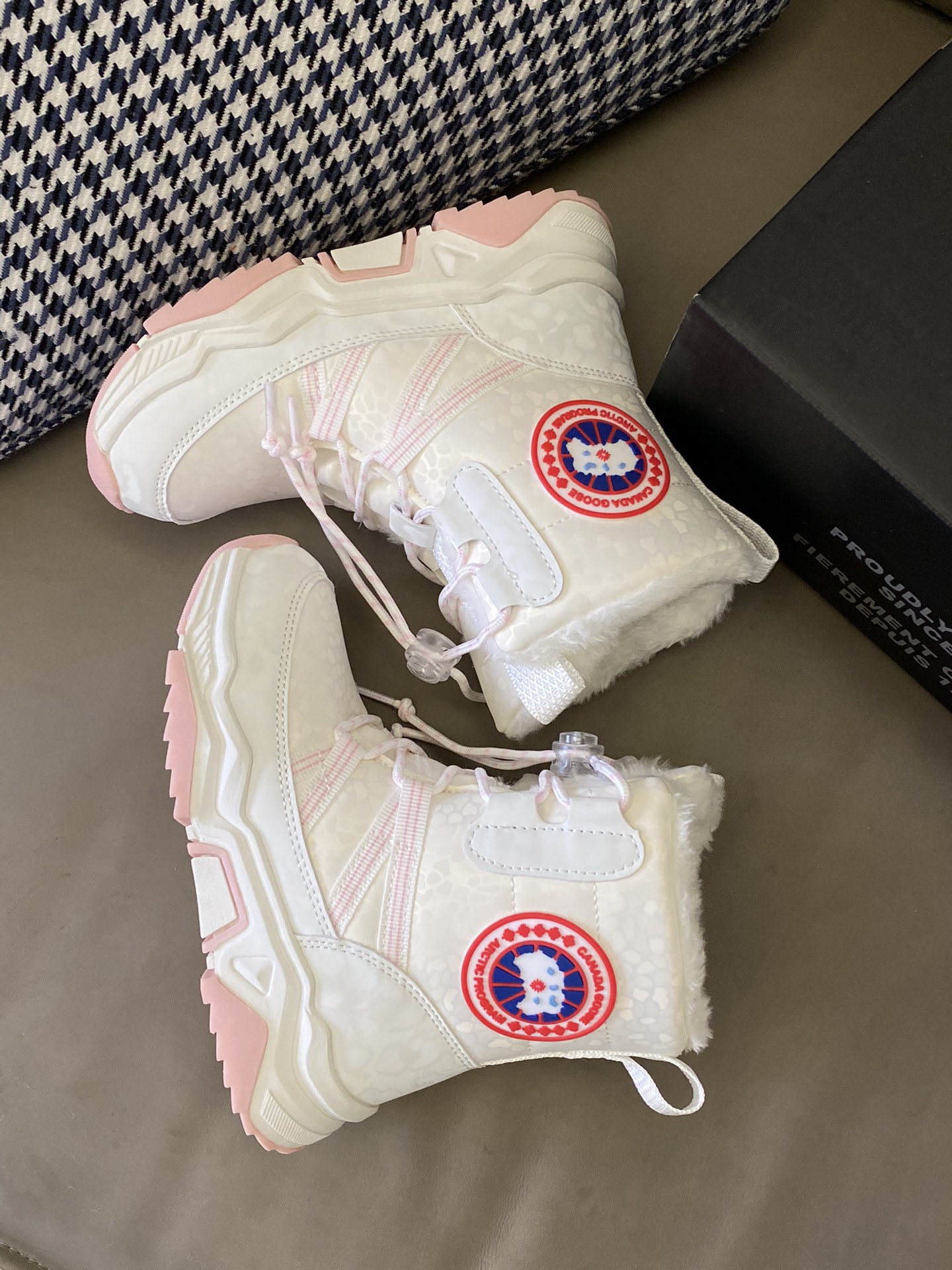 图片[5]-原图直出🌟 高帮设计防水防滑🤩超厚的内衬羊羔绒保证脚步温暖😻即使在零下的北方也不怕冻脚啦🫣松紧设计方便宝贝自己穿-选品中心