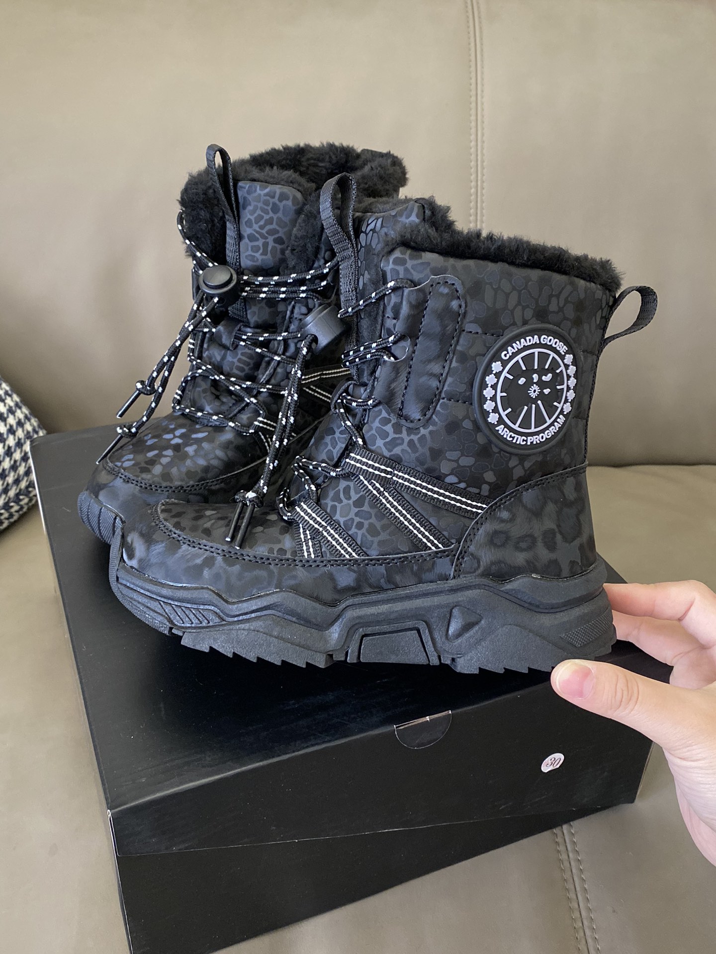 图片[3]-原图直出🌟 高帮设计防水防滑🤩超厚的内衬羊羔绒保证脚步温暖😻即使在零下的北方也不怕冻脚啦🫣松紧设计方便宝贝自己穿-选品中心