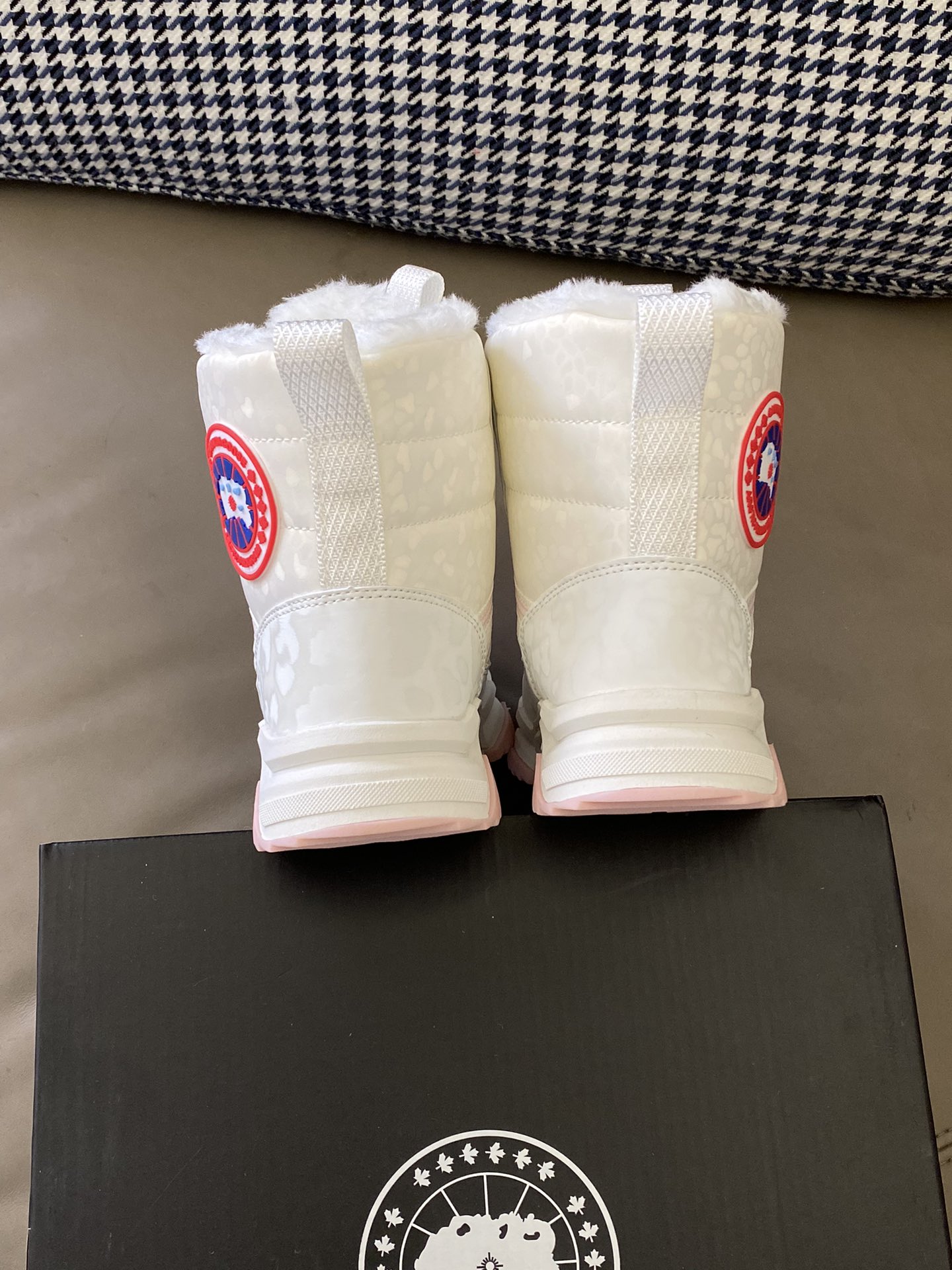 图片[7]-原图直出🌟 高帮设计防水防滑🤩超厚的内衬羊羔绒保证脚步温暖😻即使在零下的北方也不怕冻脚啦🫣松紧设计方便宝贝自己穿-选品中心