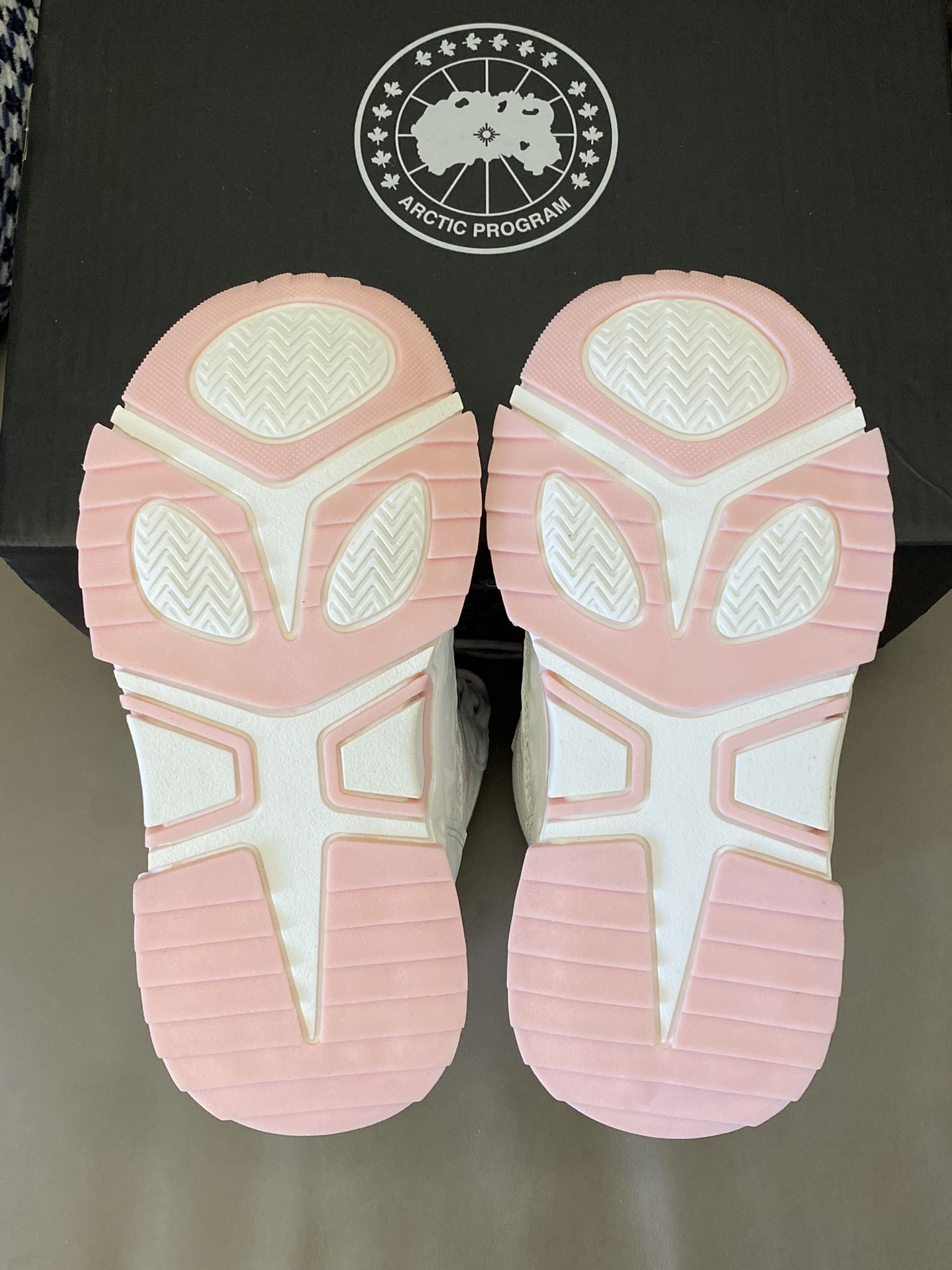 图片[9]-原图直出🌟 高帮设计防水防滑🤩超厚的内衬羊羔绒保证脚步温暖😻即使在零下的北方也不怕冻脚啦🫣松紧设计方便宝贝自己穿-选品中心