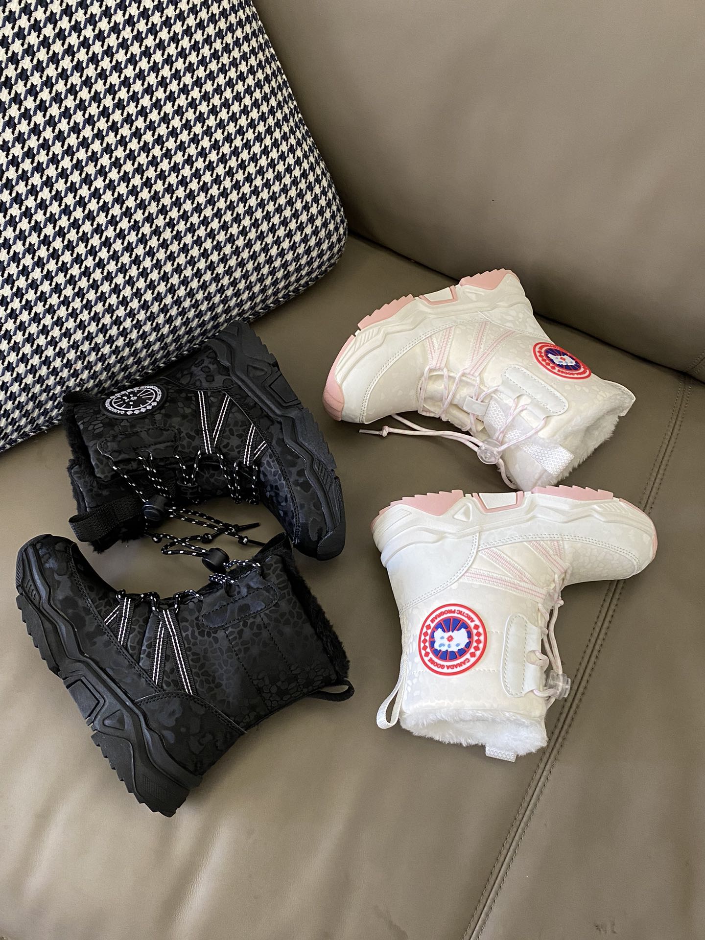 图片[8]-原图直出🌟 高帮设计防水防滑🤩超厚的内衬羊羔绒保证脚步温暖😻即使在零下的北方也不怕冻脚啦🫣松紧设计方便宝贝自己穿-选品中心