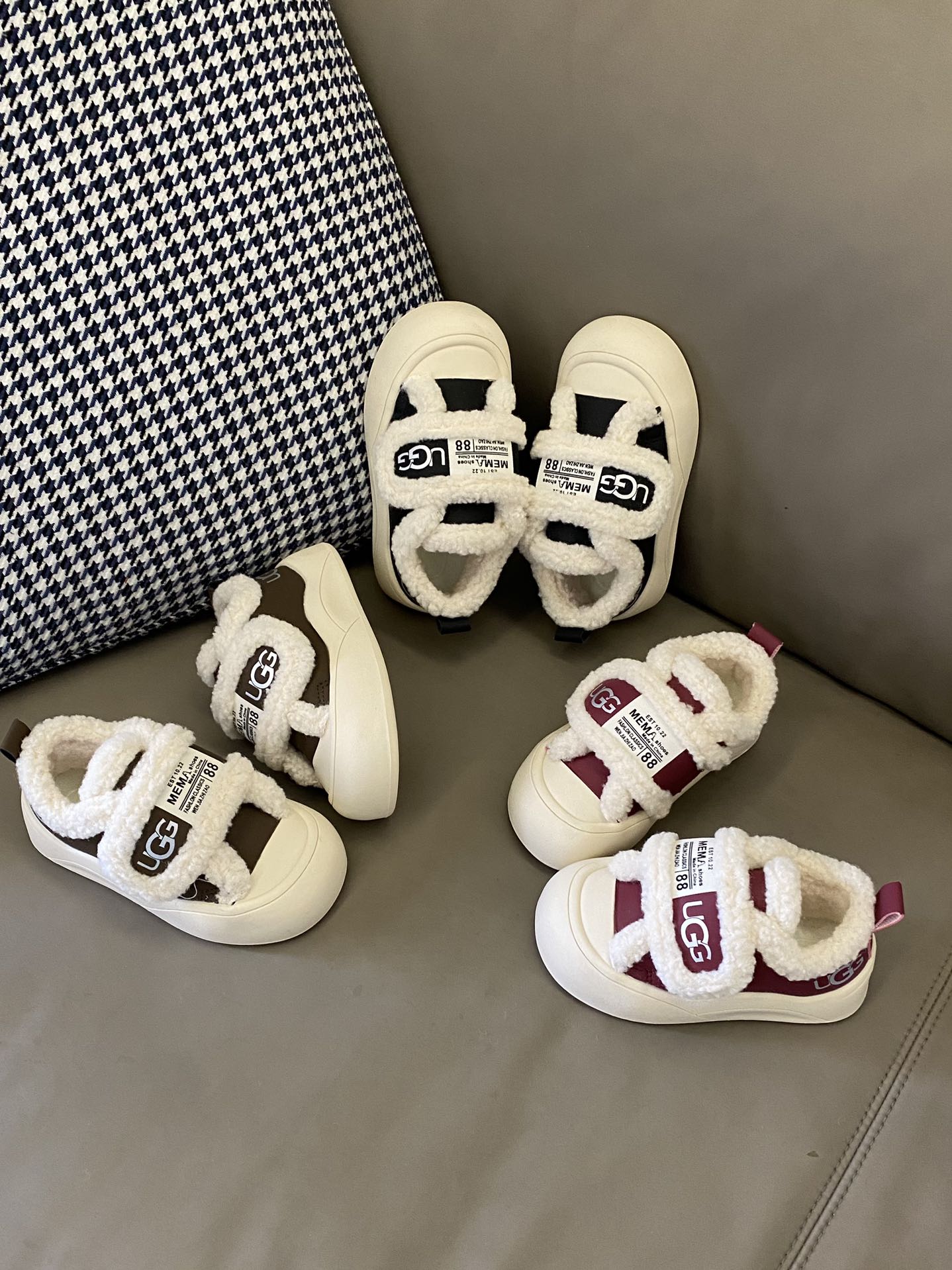 原图直出🌟 鞋头圆圆的设计真的好🉑爱防撞踢保护脚趾🦶🏻内里毛茸茸的又很保暖🤩搭配魔术贴设计简直大爱😍鞋底防滑耐磨抓地力强👍🏻MNA280-选品中心