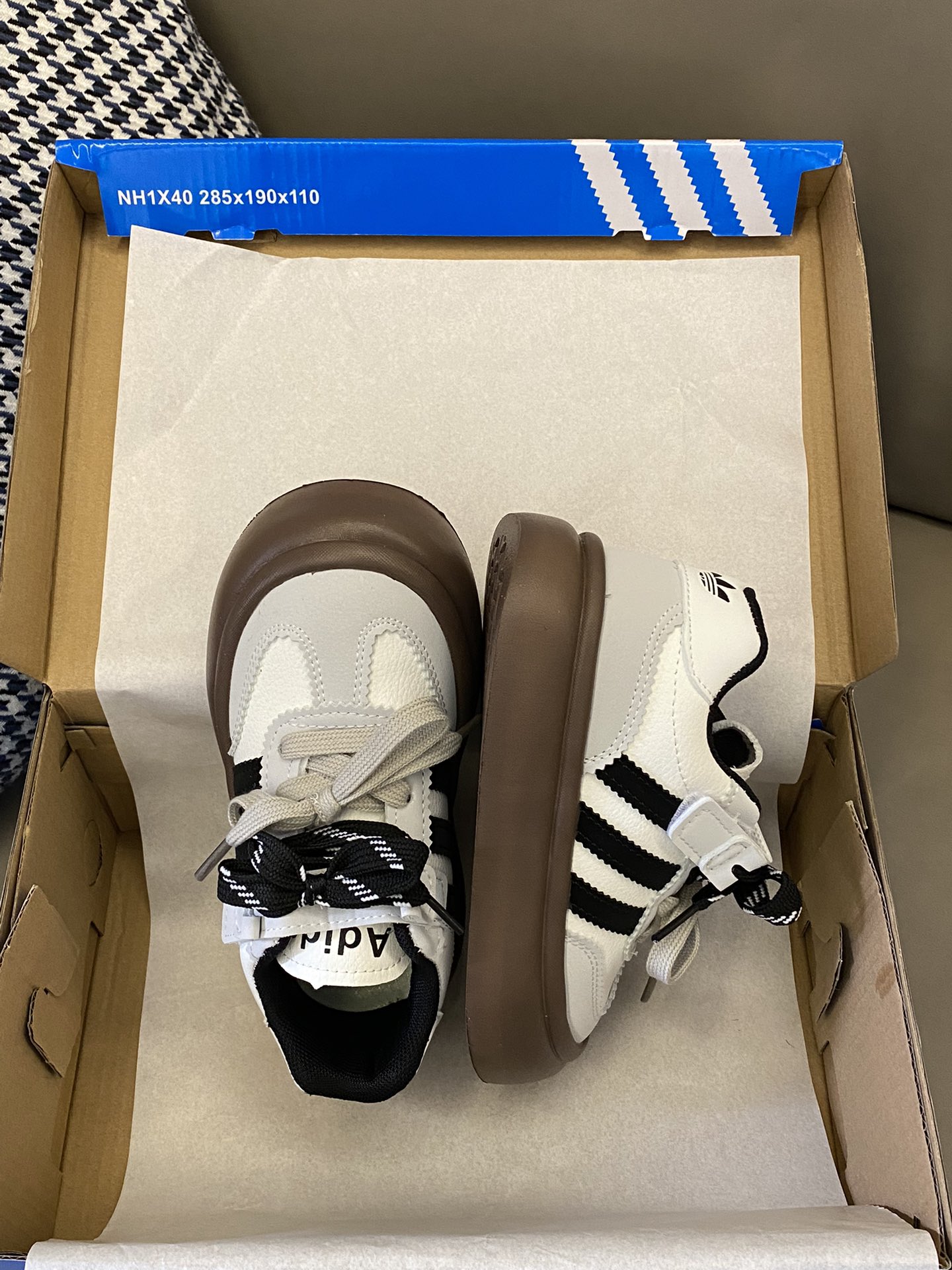 图片[2]-原图直出🌟 潮酷的外观设计，圆头的风格不仅让宝贝的双脚更加秀气😝还能有效避免脚趾受挤压的不适感😎固定双系带+魔术贴设计方便穿脱✔️脚感无敌轻盈🤗MNA283-选品中心