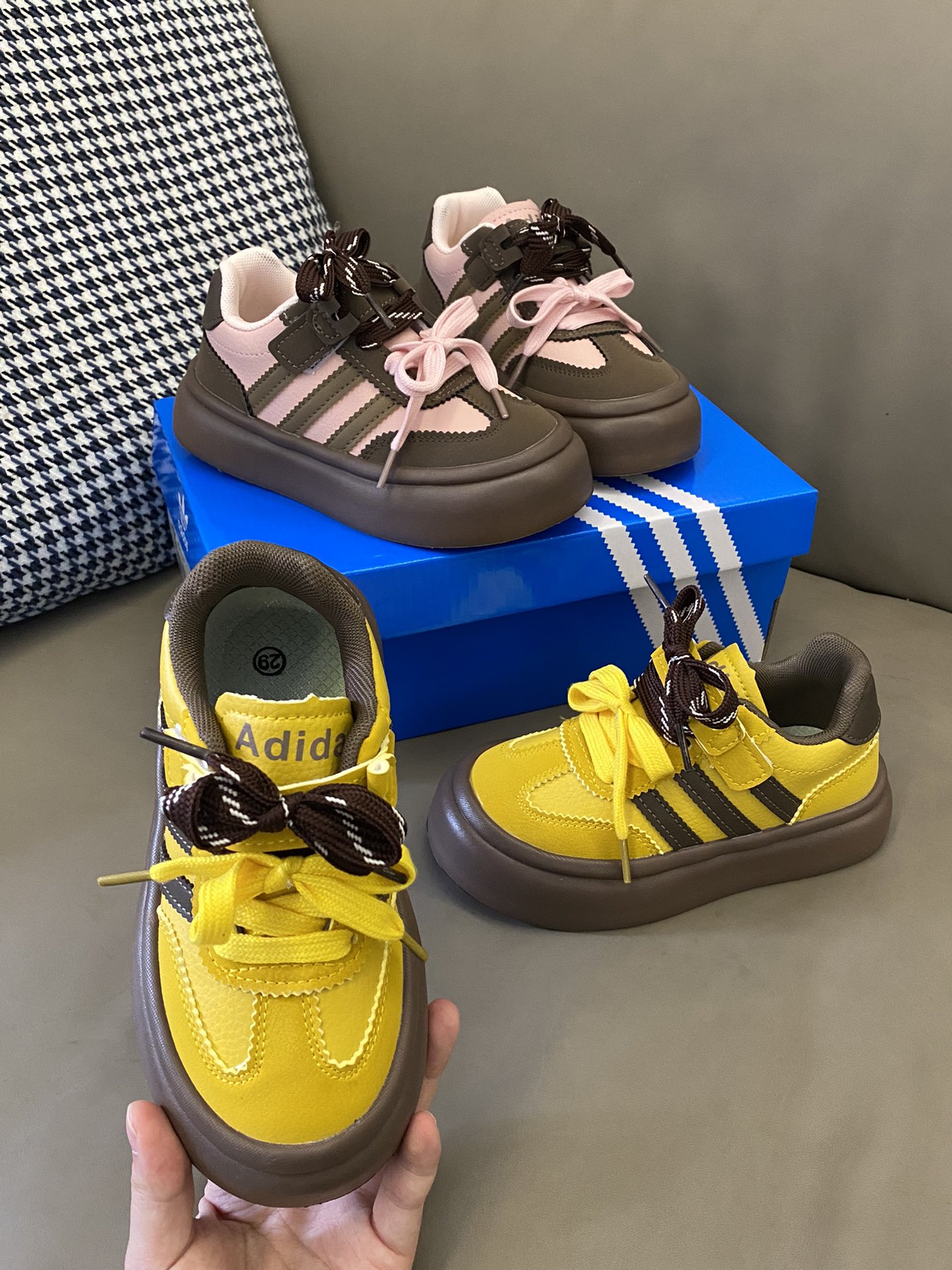 图片[4]-原图直出🌟 潮酷的外观设计，圆头的风格不仅让宝贝的双脚更加秀气😝还能有效避免脚趾受挤压的不适感😎固定双系带+魔术贴设计方便穿脱✔️脚感无敌轻盈🤗MNA283-选品中心