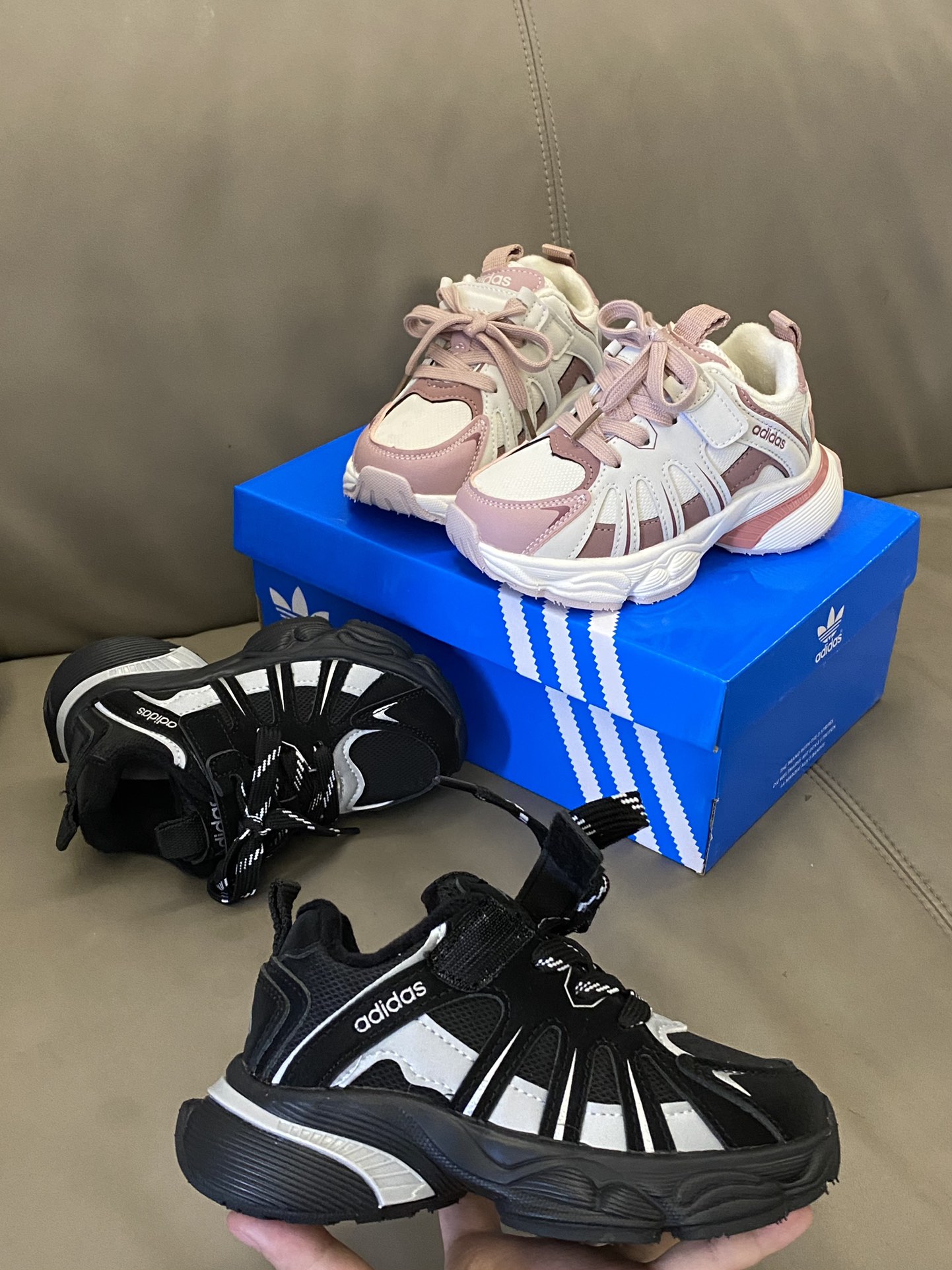 图片[6]-原图直出🌟 AD 加绒魔术贴儿童运动鞋鞋带是用车缝线固定住的🤗魔术贴穿脱很方便✔️内里加绒保暖舒适不闷脚不臭脚～防滑鞋底好穿不挤脚不磨脚😍 JR95-选品中心