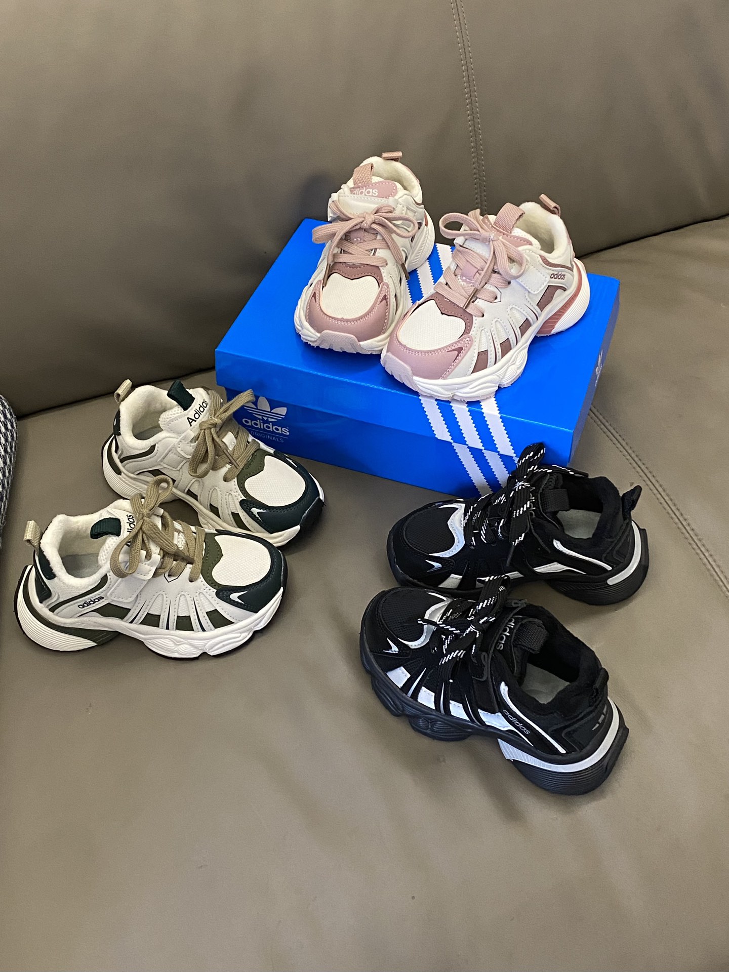 图片[3]-原图直出🌟 AD 加绒魔术贴儿童运动鞋鞋带是用车缝线固定住的🤗魔术贴穿脱很方便✔️内里加绒保暖舒适不闷脚不臭脚～防滑鞋底好穿不挤脚不磨脚😍 JR95-选品中心