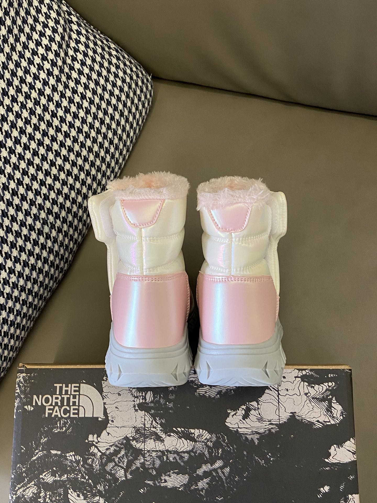 图片[4]-直出🌟 北面新款雪地靴也太保暖啦叭～鞋面防水、防滑、防寒🫣保暖内里锁住脚部温度整天保暖不冰冷😻特制橡胶大底，雪地行走不大打滑👻-选品中心