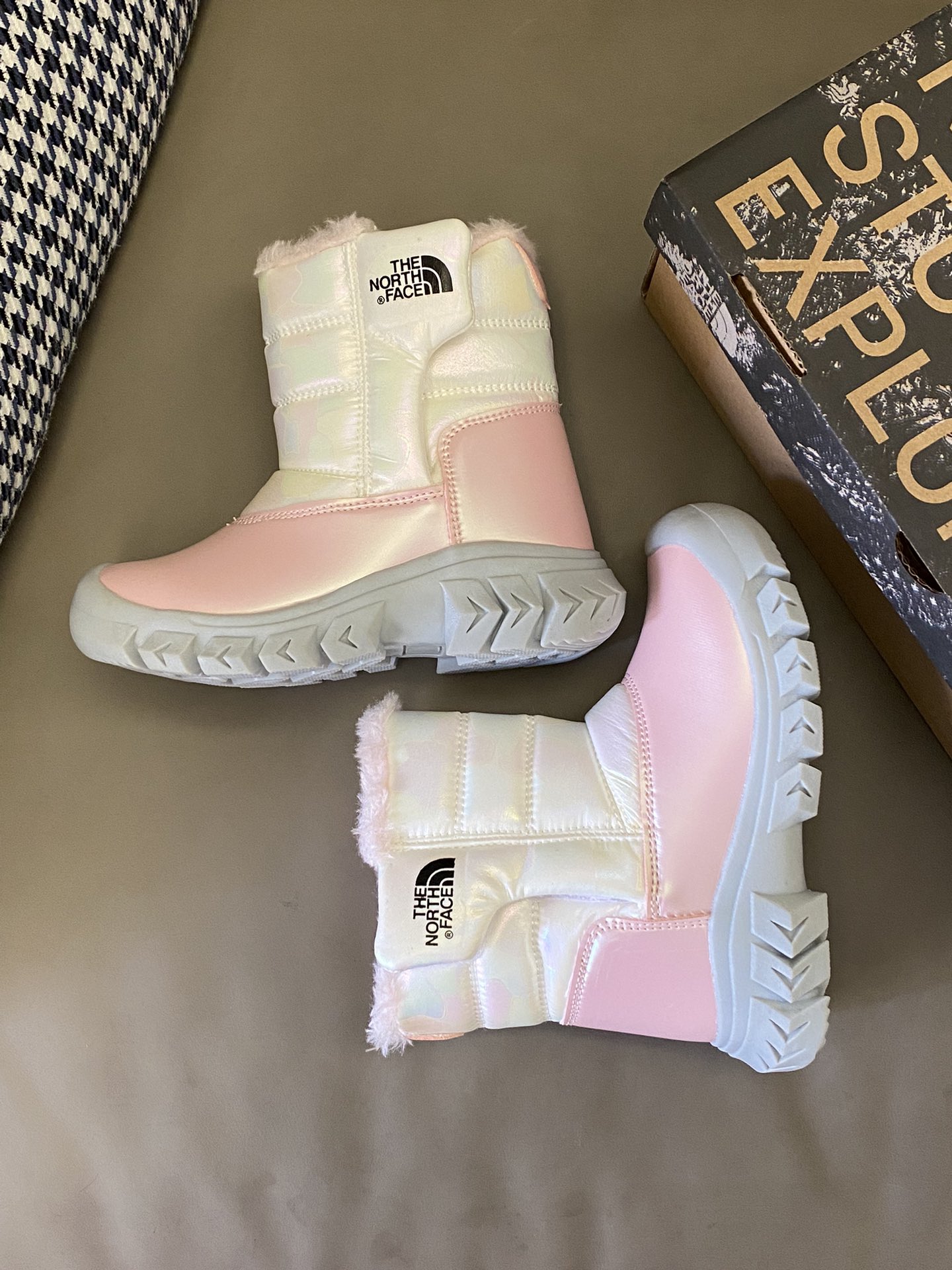 图片[5]-直出🌟 北面新款雪地靴也太保暖啦叭～鞋面防水、防滑、防寒🫣保暖内里锁住脚部温度整天保暖不冰冷😻特制橡胶大底，雪地行走不大打滑👻-选品中心