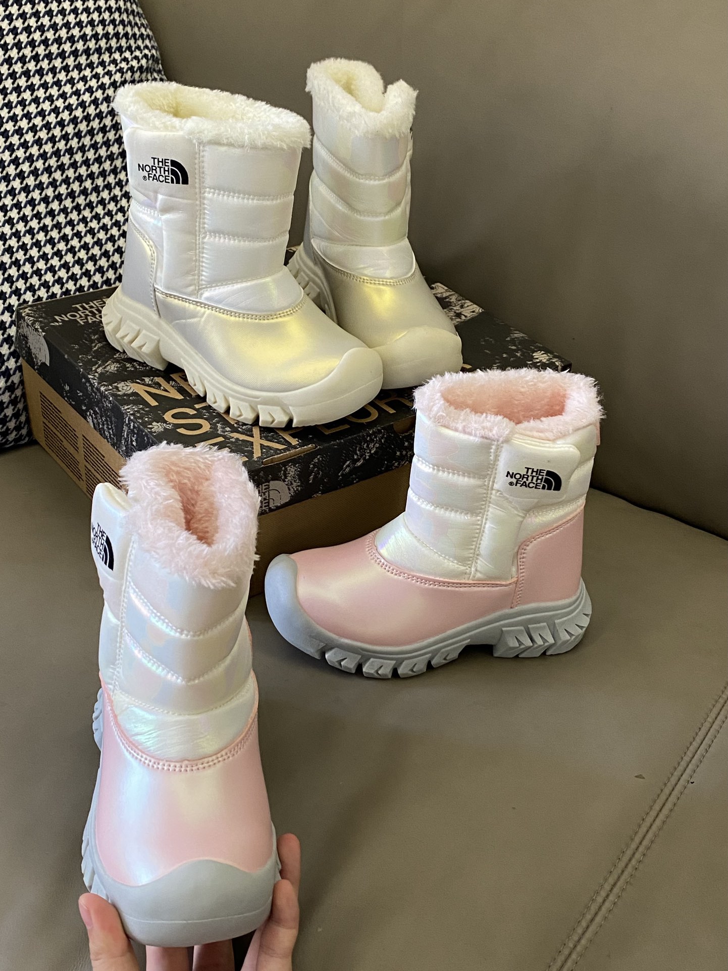 直出🌟 北面新款雪地靴也太保暖啦叭～鞋面防水、防滑、防寒🫣保暖内里锁住脚部温度整天保暖不冰冷😻特制橡胶大底，雪地行走不大打滑👻-选品中心