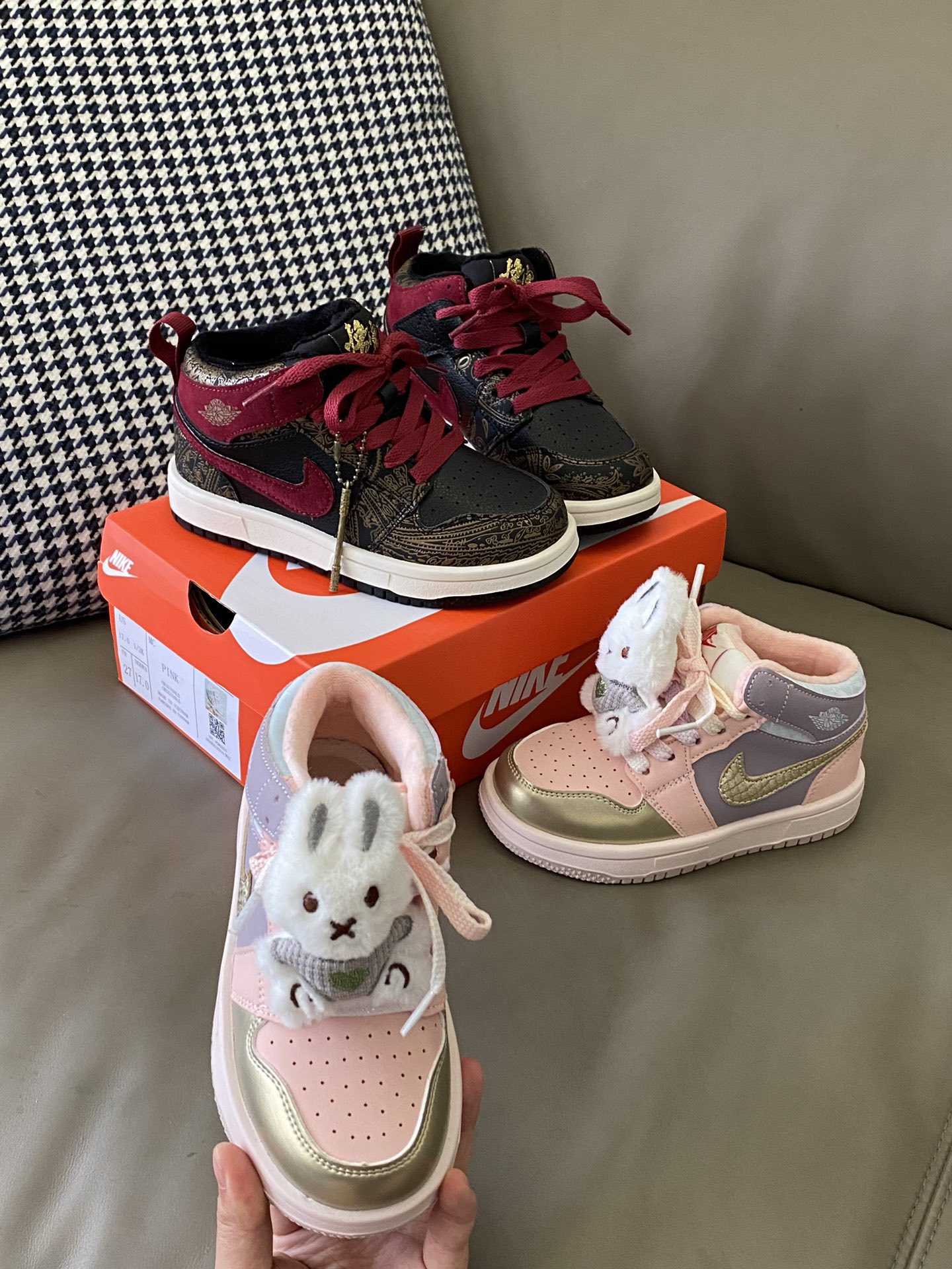 图片[4]-原图直出🌟 NK 加绒中帮联名款魔术贴儿童板鞋鞋跟和鞋帮的皮革带有篮球纹理皮革😀透气性和舒适度都很好😻做工也十分不错看上午🈶质感👏🏻鞋底防滑耐磨抓地力强👍🏻-选品中心