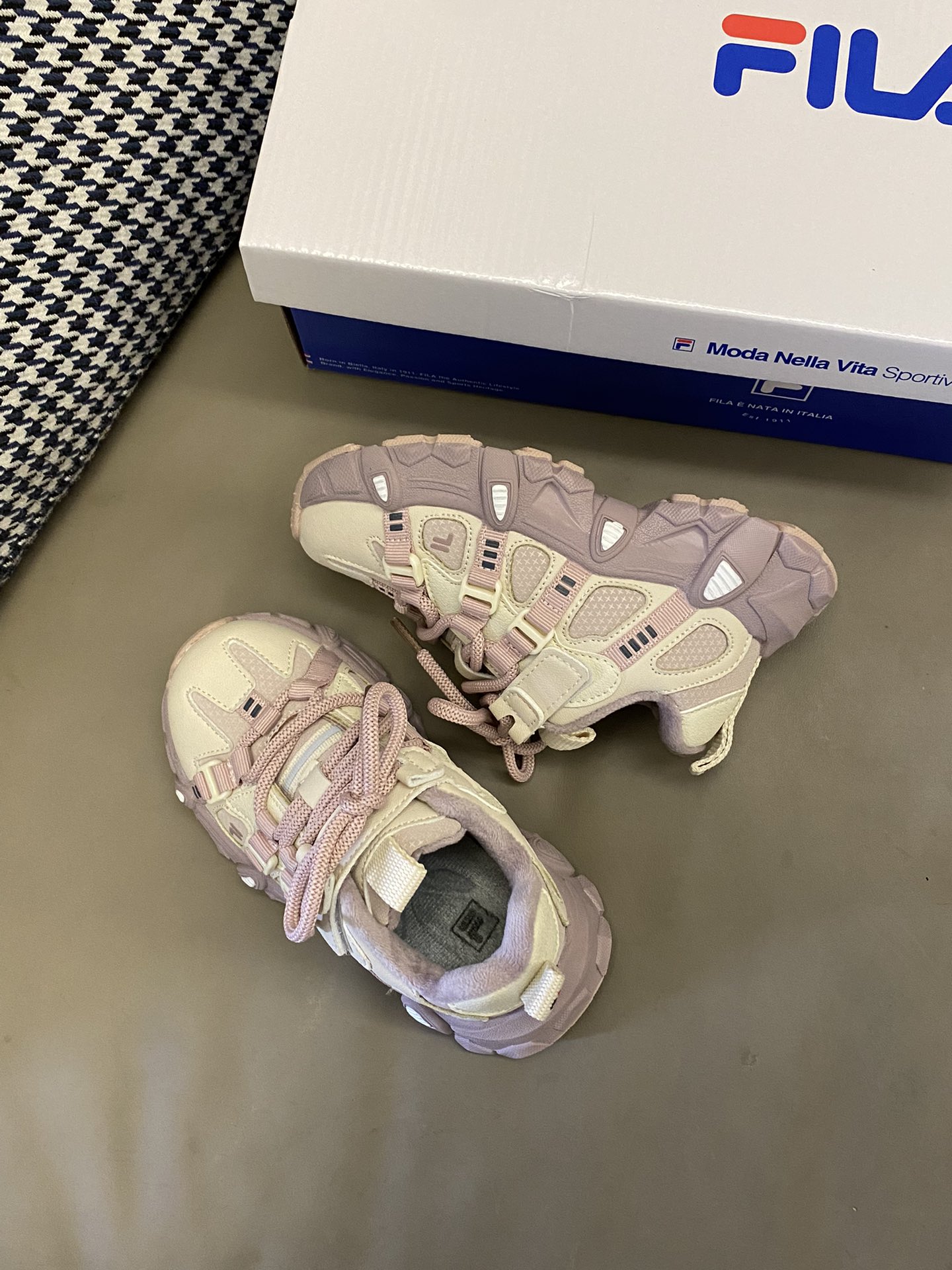 图片[2]-原图直出🌟 鞋面采用拼接材质，固定鞋带+魔术贴设计穿脱方便✔️内里加绒很保暖🔥出街即是亮点🤩简直不要太时尚😆最重要的是真的超轻超软弹～～-选品中心