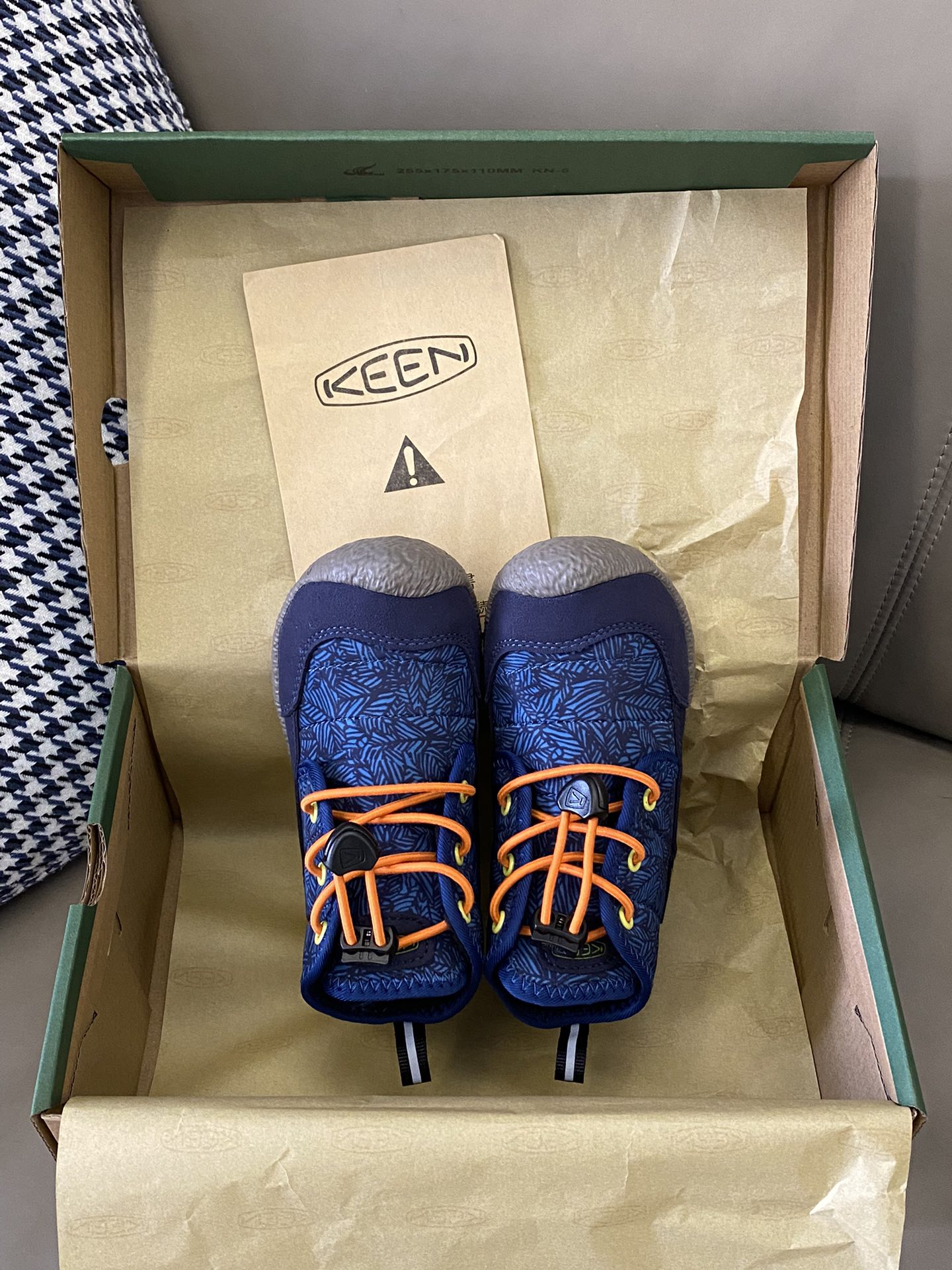 图片[2]-原图直出🌟 绝了你可以永远相信keen真是巨巨舒服😍鞋面采用麂皮拼接材质，松紧扣设计🉑自由调节松紧🤩内里加绒保暖亲肤透气🌬️鞋底防滑效果强👍🏻-选品中心