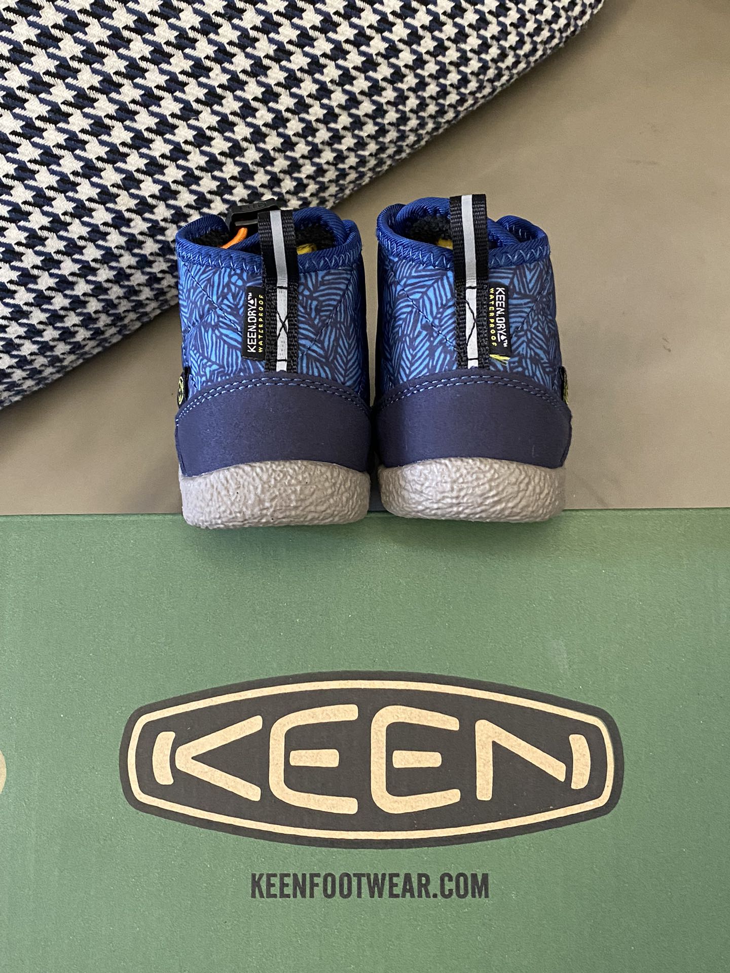 图片[7]-原图直出🌟 绝了你可以永远相信keen真是巨巨舒服😍鞋面采用麂皮拼接材质，松紧扣设计🉑自由调节松紧🤩内里加绒保暖亲肤透气🌬️鞋底防滑效果强👍🏻-选品中心