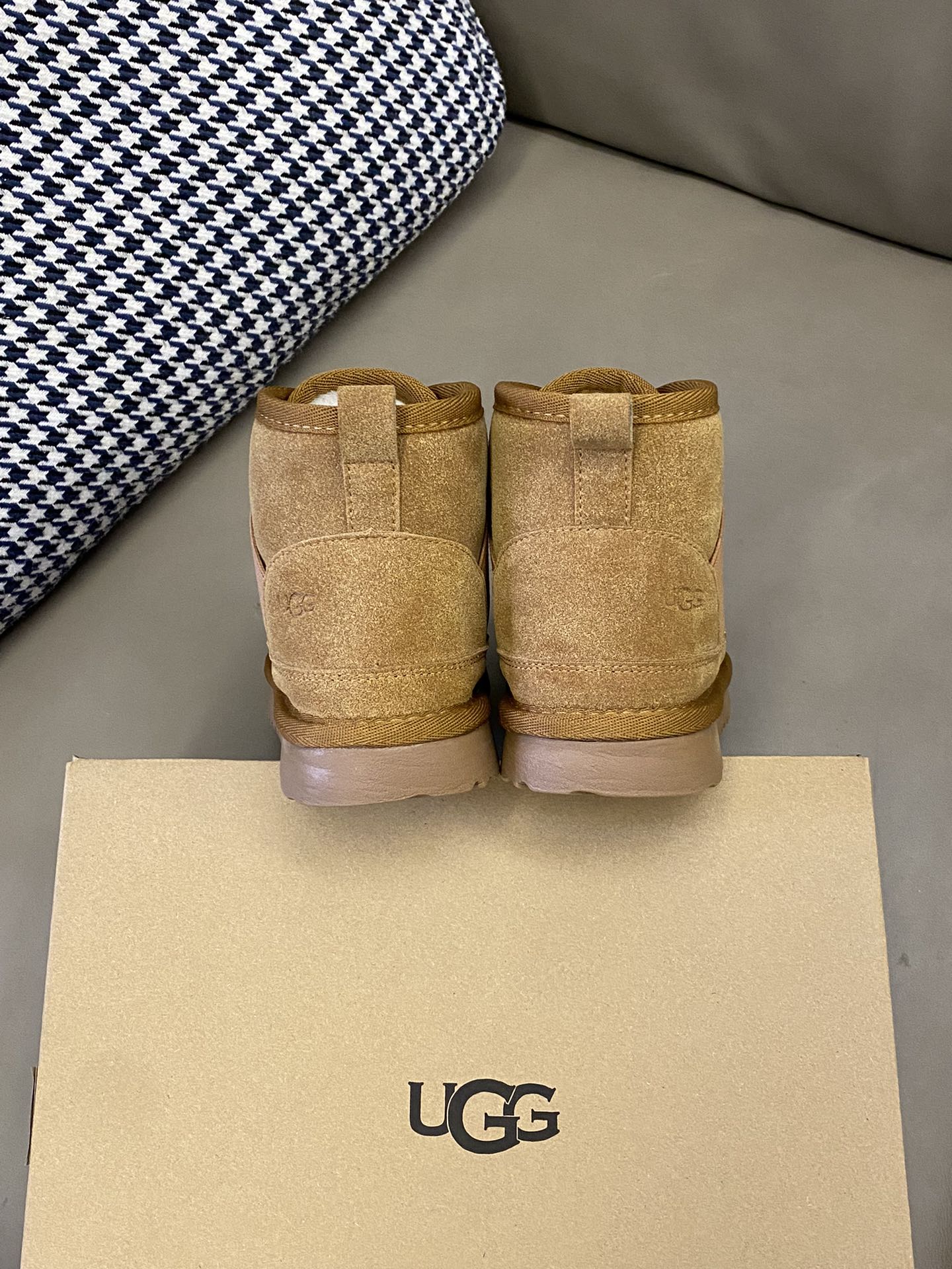 图片[7]-原图直出⭐️ UGG 棉鞋新款真的泰酷啦🥳鞋面采用优质面料潮流时尚🌟内里加绒非常保暖😍松紧带设计，方便调节松紧✅真正做到快速出街👻橡胶大底防滑耐磨✌🏻-选品中心