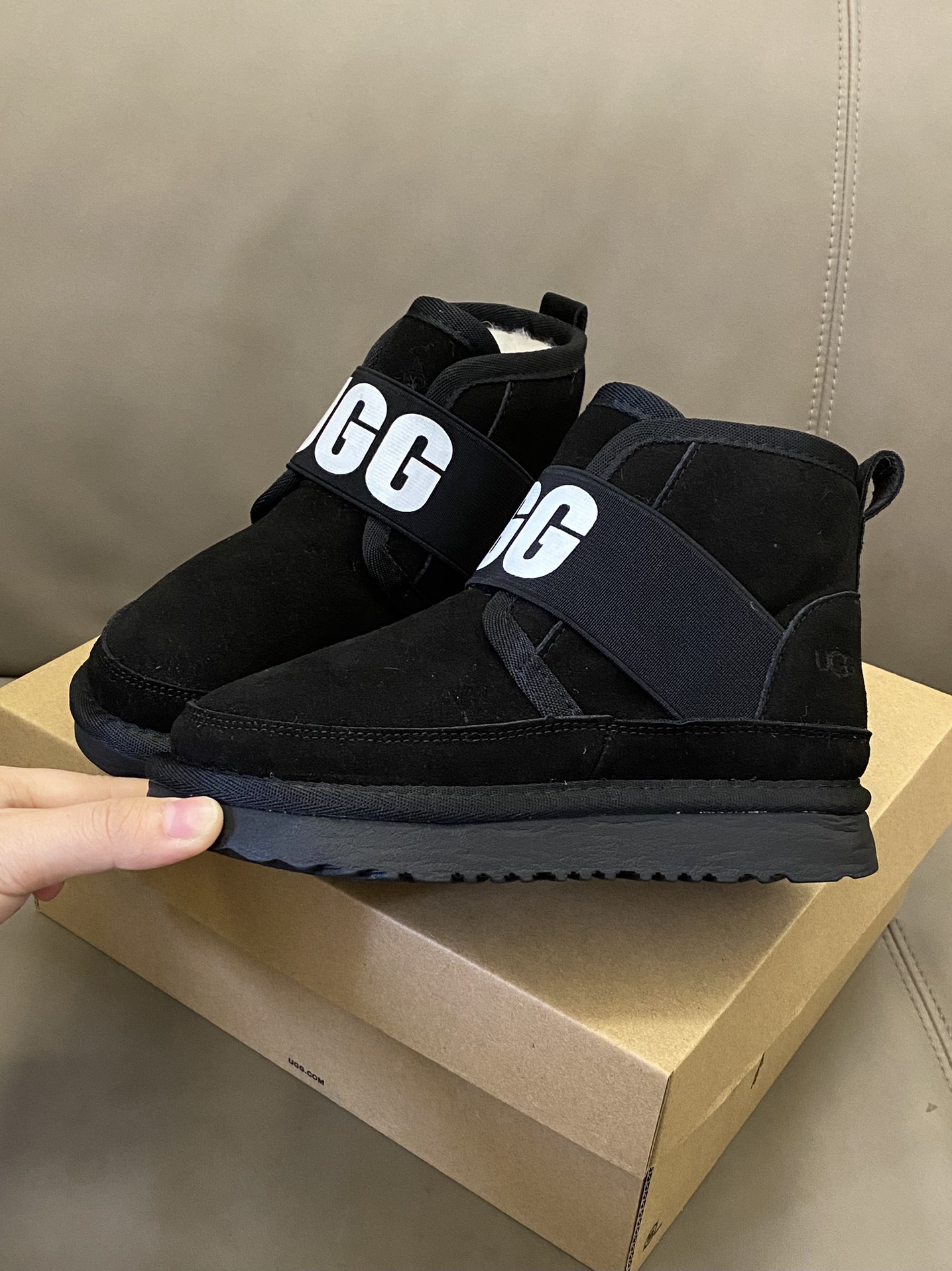 图片[3]-原图直出⭐️ UGG 棉鞋新款真的泰酷啦🥳鞋面采用优质面料潮流时尚🌟内里加绒非常保暖😍松紧带设计，方便调节松紧✅真正做到快速出街👻橡胶大底防滑耐磨✌🏻-选品中心