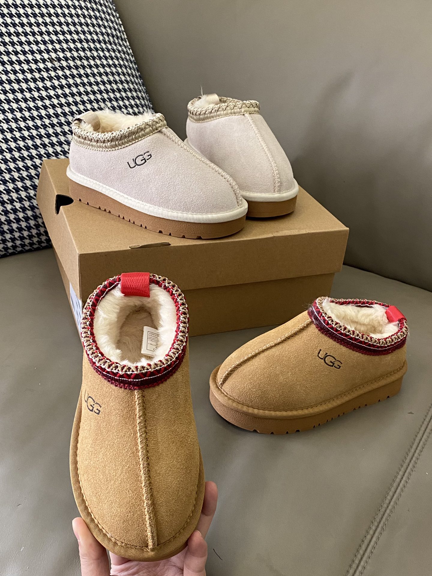 图片[4]-原图直出🌟 UGG民族风加绒雪地靴厚底增高，谁穿谁知道，踩着好舒服奶呼呼的很好穿😍经典耐看一脚蹬方便宝贝穿脱✅超厚实的内里毛绒绒的很保暖🔥简直一整个爱住💞-选品中心