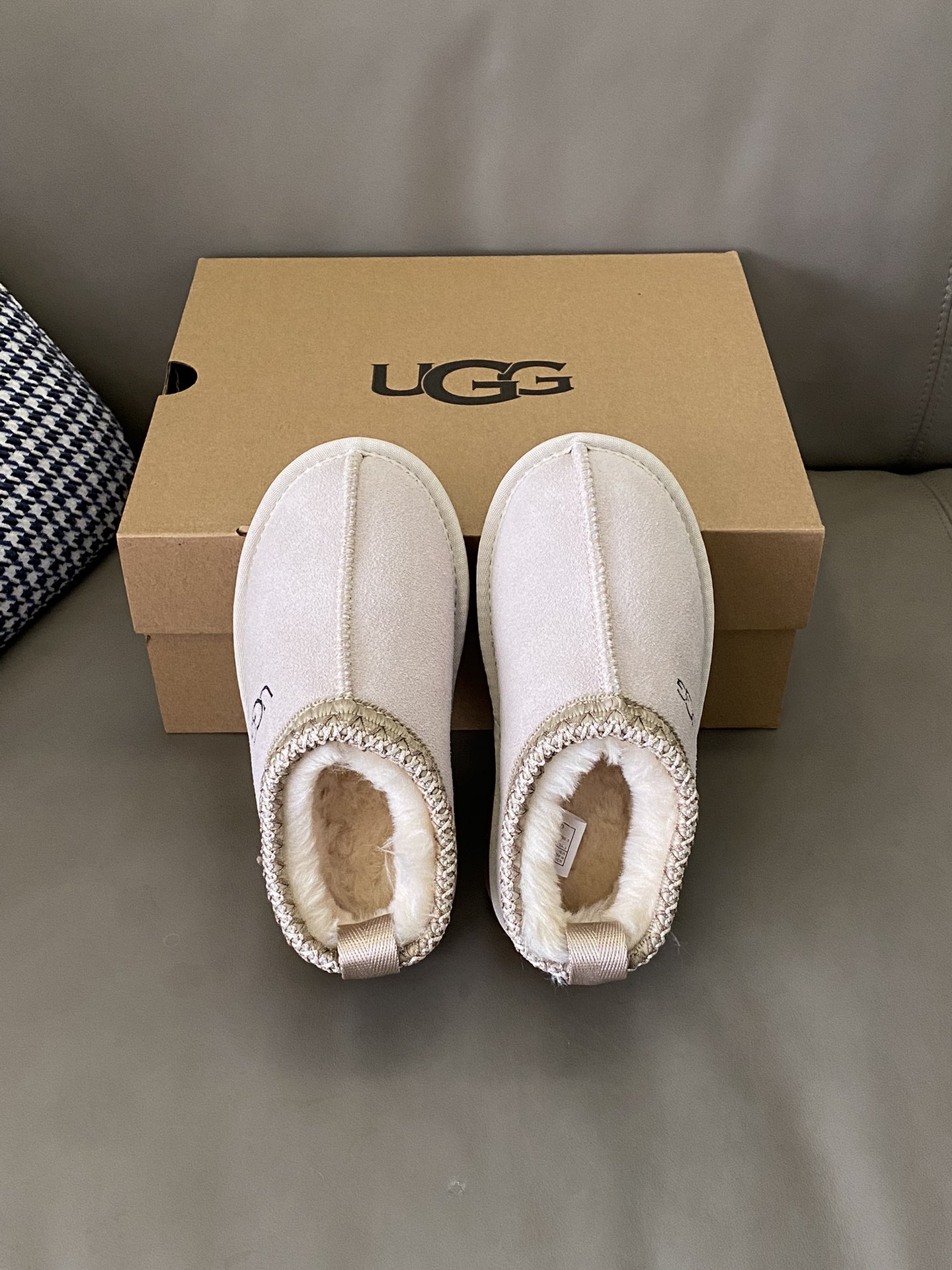 图片[2]-原图直出🌟 UGG民族风加绒雪地靴厚底增高，谁穿谁知道，踩着好舒服奶呼呼的很好穿😍经典耐看一脚蹬方便宝贝穿脱✅超厚实的内里毛绒绒的很保暖🔥简直一整个爱住💞-选品中心