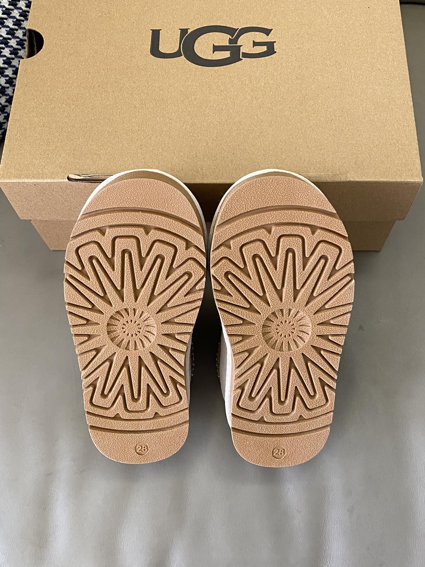 图片[9]-原图直出🌟 UGG民族风加绒雪地靴厚底增高，谁穿谁知道，踩着好舒服奶呼呼的很好穿😍经典耐看一脚蹬方便宝贝穿脱✅超厚实的内里毛绒绒的很保暖🔥简直一整个爱住💞-选品中心