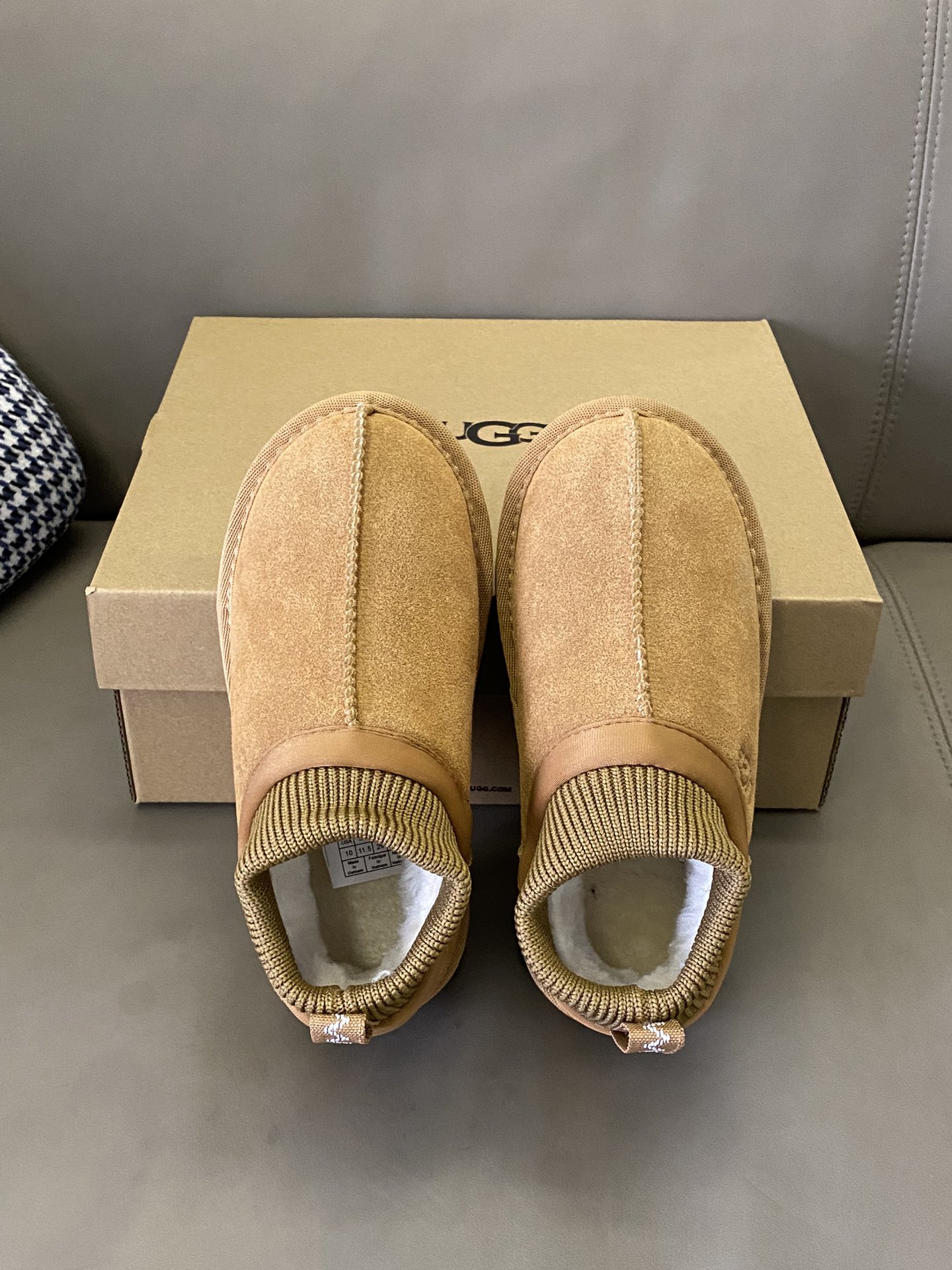 图片[2]-原图直出🌟 这款UGG加绒松紧带雪地靴筒口手工毛线敲温柔🤗采用隆丰AY羊皮毛一体😃鞋口大好穿脱✅鞋子很轻☁️极简🉑爱保暖效果极佳👌🏻-选品中心