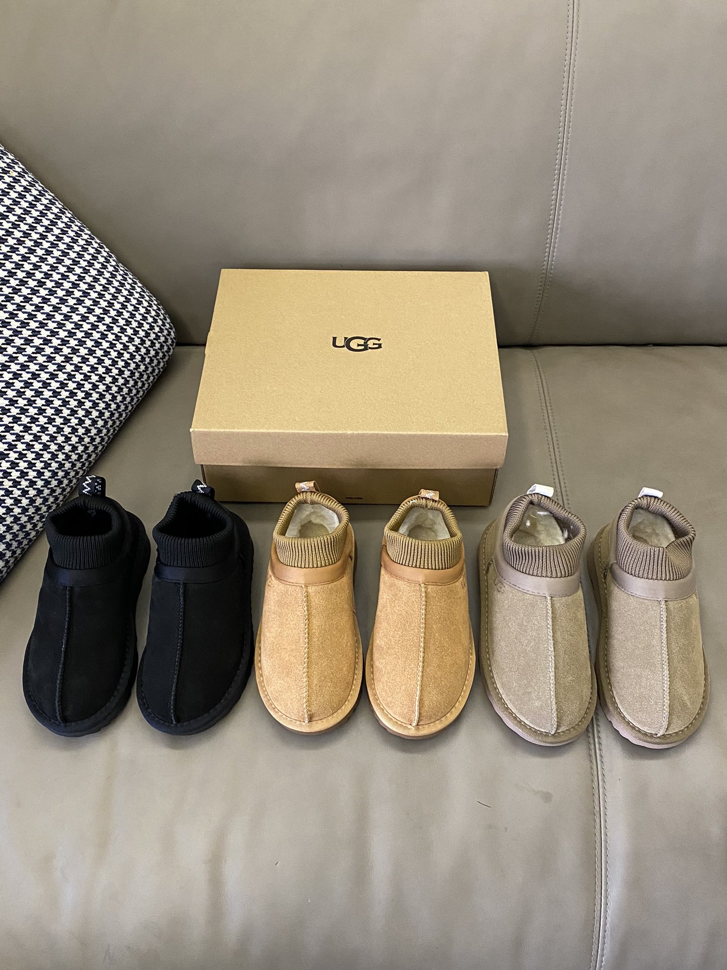 图片[5]-原图直出🌟 这款UGG加绒松紧带雪地靴筒口手工毛线敲温柔🤗采用隆丰AY羊皮毛一体😃鞋口大好穿脱✅鞋子很轻☁️极简🉑爱保暖效果极佳👌🏻-选品中心