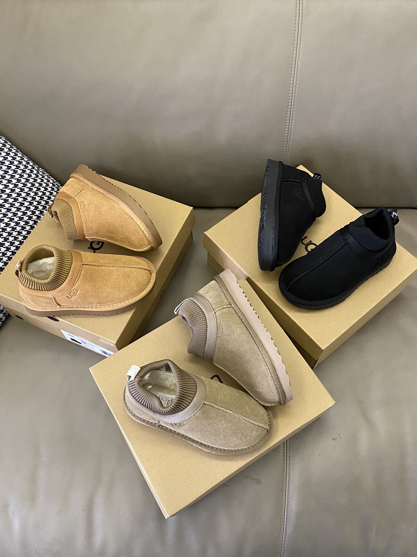 图片[3]-原图直出🌟 这款UGG加绒松紧带雪地靴筒口手工毛线敲温柔🤗采用隆丰AY羊皮毛一体😃鞋口大好穿脱✅鞋子很轻☁️极简🉑爱保暖效果极佳👌🏻-选品中心