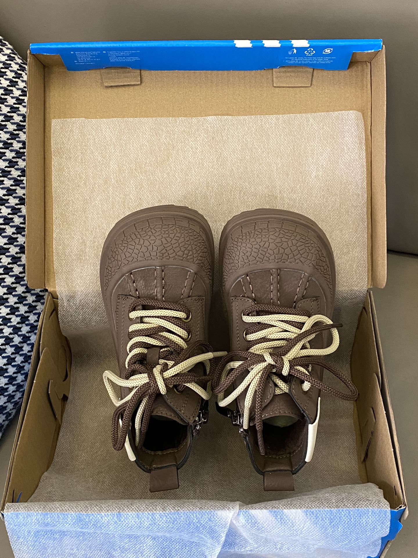 图片[2]-原图直出🌟 AD 加绒马丁靴采用独特的设计让宝贝告别撞色的烦恼💯固定鞋带装饰+拉链设计方便宝贝穿脱✌🏻鞋底防滑耐磨让宝贝走在哪里都自信满满🥳-选品中心