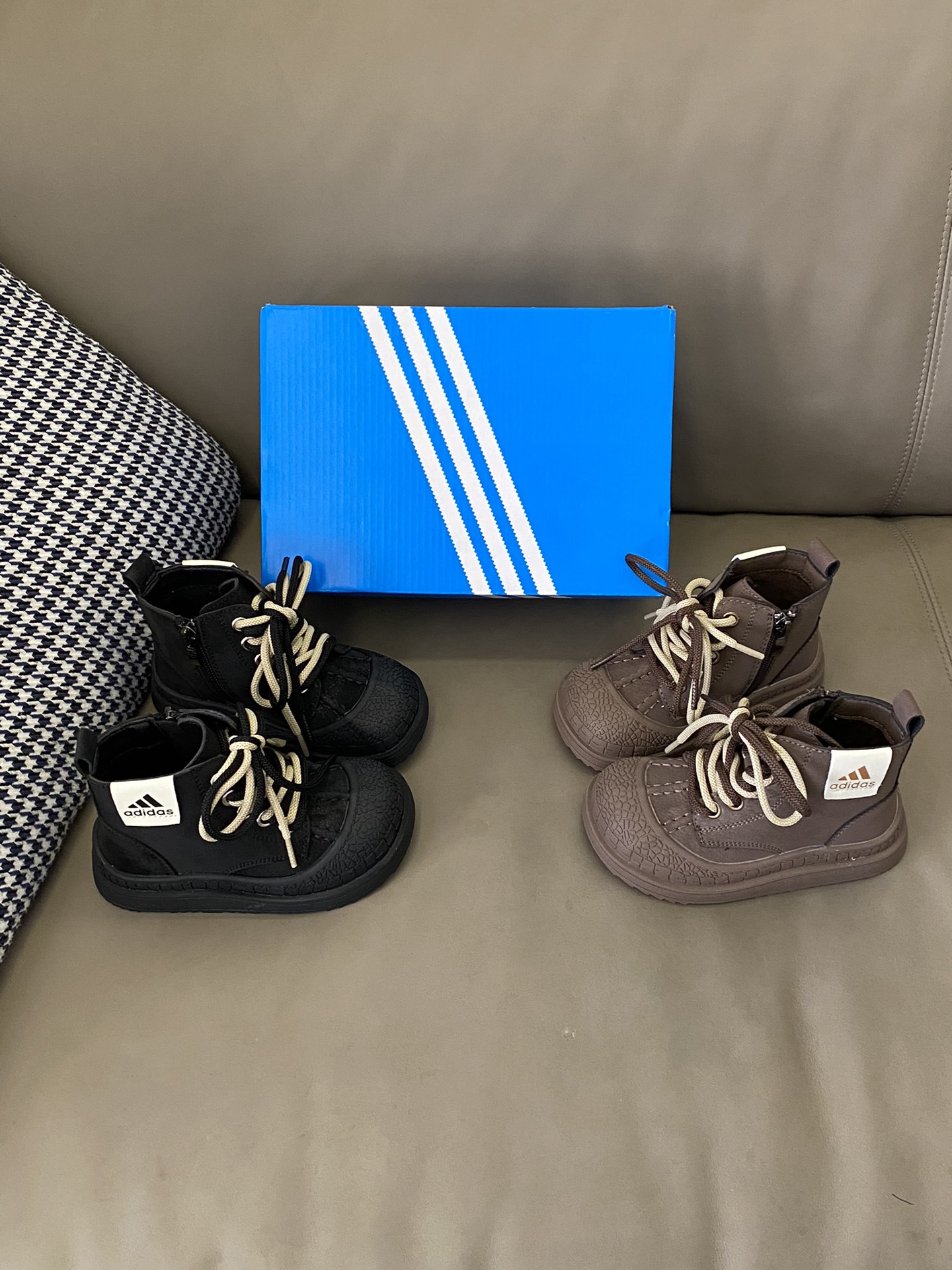 图片[8]-原图直出🌟 AD 加绒马丁靴采用独特的设计让宝贝告别撞色的烦恼💯固定鞋带装饰+拉链设计方便宝贝穿脱✌🏻鞋底防滑耐磨让宝贝走在哪里都自信满满🥳-选品中心