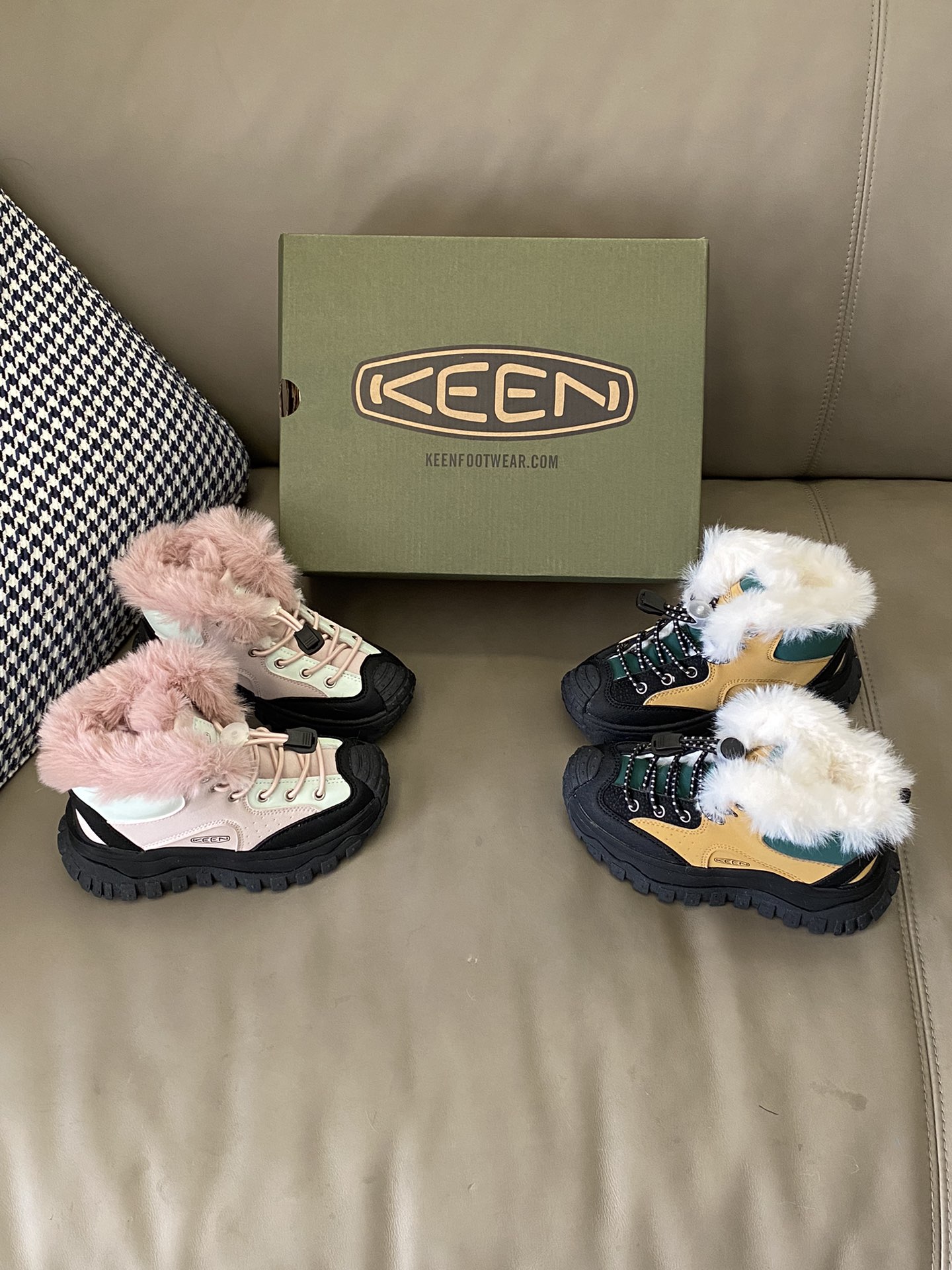 图片[8]-~ 原图直出🌟 KEEN 加绒松紧扣登山鞋鞋面采用优质面料材质🌟网孔设计清爽透气🌬️松紧扣设计可自由调节松紧度🥰凹凸鞋底防滑耐磨抓地力强👍🏻性能非常棒🎉-选品中心