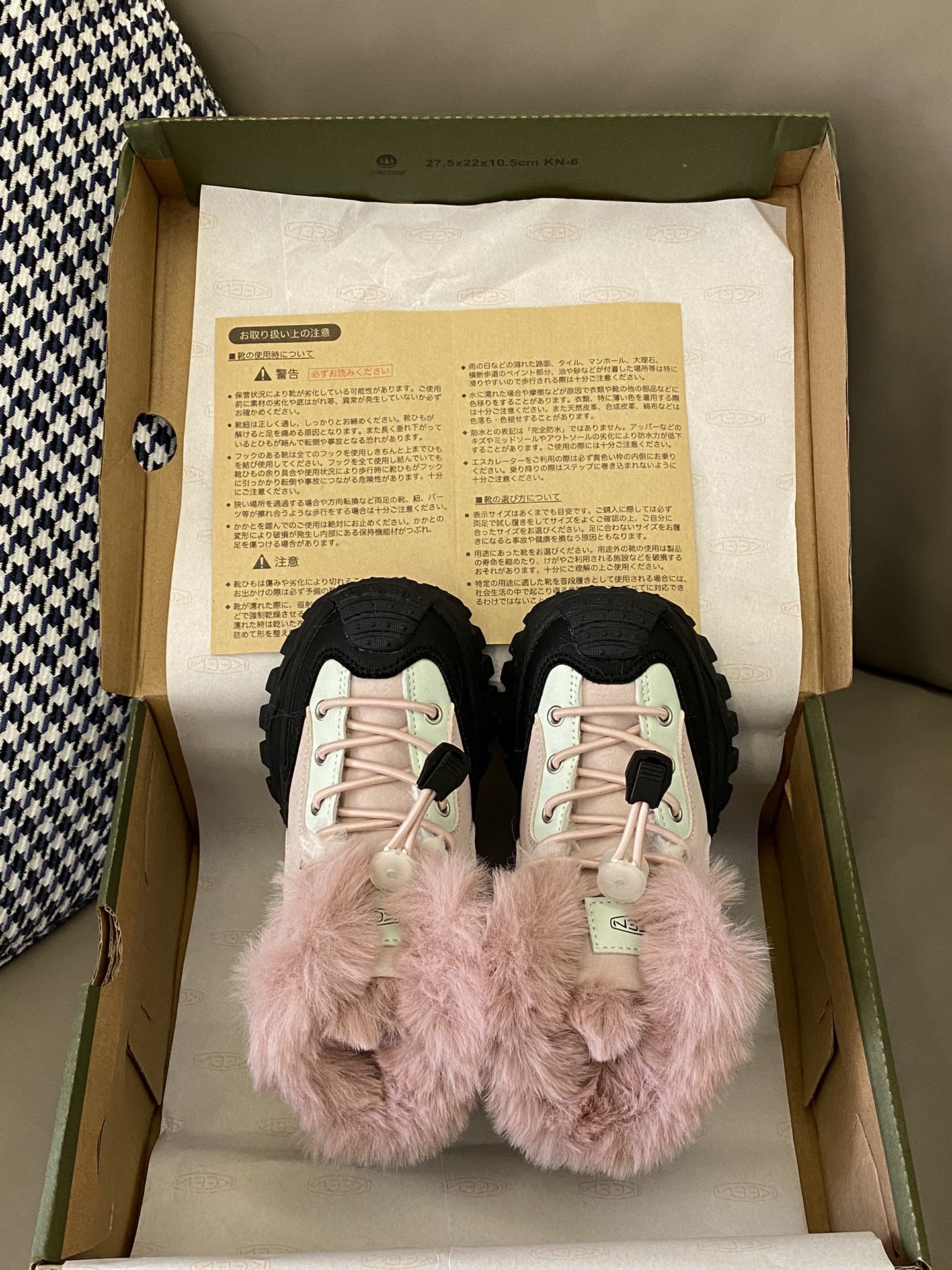 图片[2]-~ 原图直出🌟 KEEN 加绒松紧扣登山鞋鞋面采用优质面料材质🌟网孔设计清爽透气🌬️松紧扣设计可自由调节松紧度🥰凹凸鞋底防滑耐磨抓地力强👍🏻性能非常棒🎉-选品中心