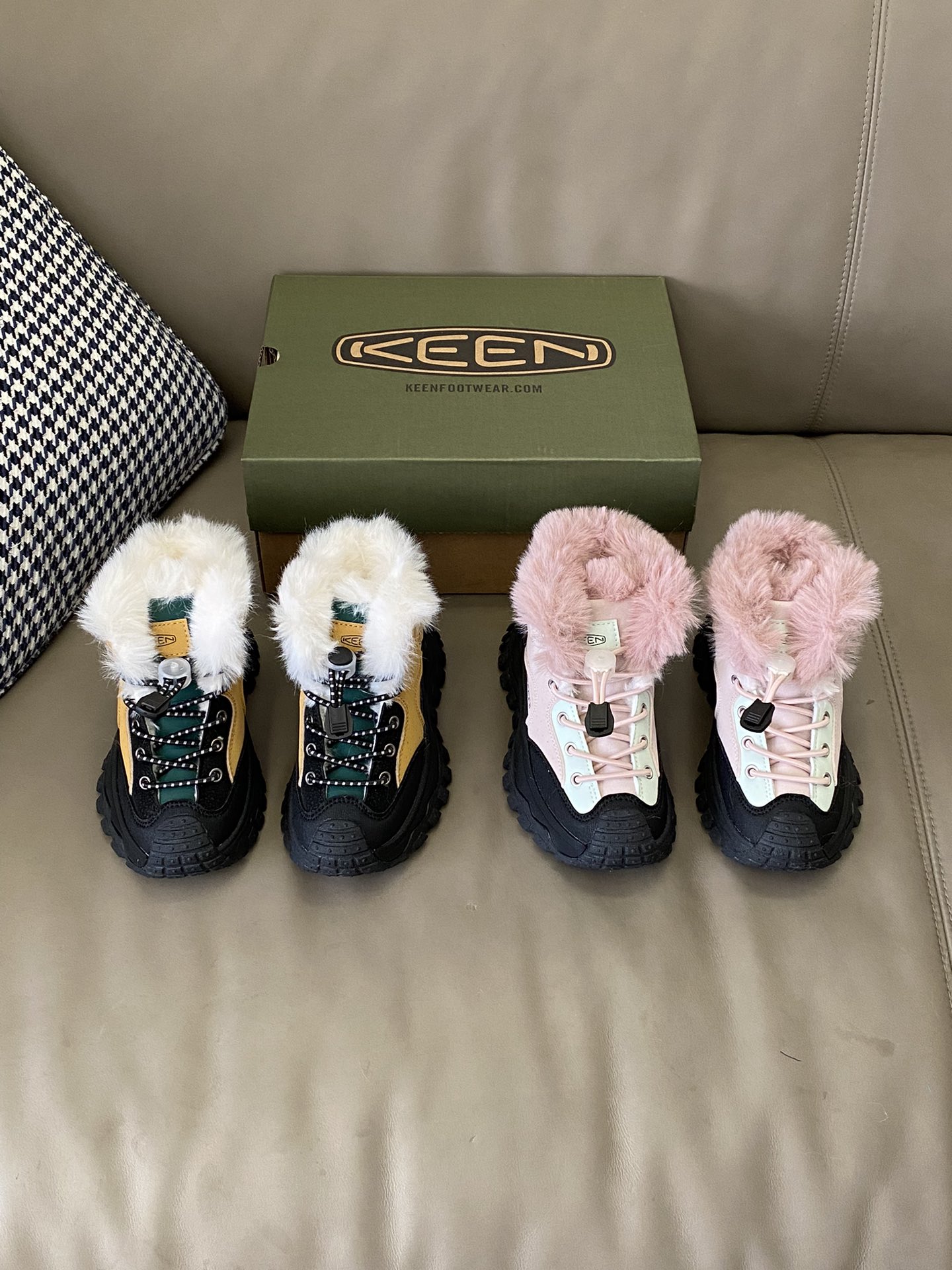 图片[5]-~ 原图直出🌟 KEEN 加绒松紧扣登山鞋鞋面采用优质面料材质🌟网孔设计清爽透气🌬️松紧扣设计可自由调节松紧度🥰凹凸鞋底防滑耐磨抓地力强👍🏻性能非常棒🎉-选品中心