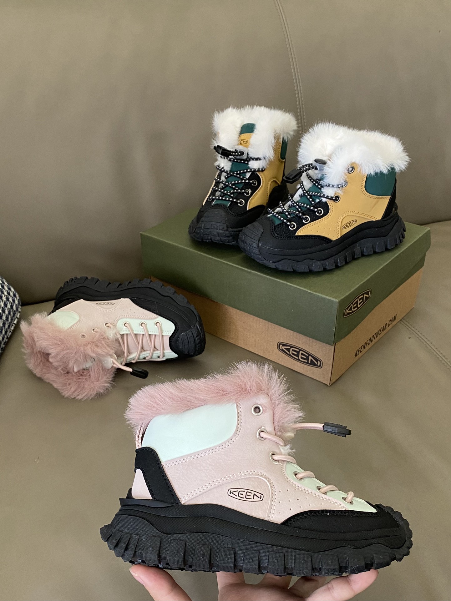 图片[3]-~ 原图直出🌟 KEEN 加绒松紧扣登山鞋鞋面采用优质面料材质🌟网孔设计清爽透气🌬️松紧扣设计可自由调节松紧度🥰凹凸鞋底防滑耐磨抓地力强👍🏻性能非常棒🎉-选品中心