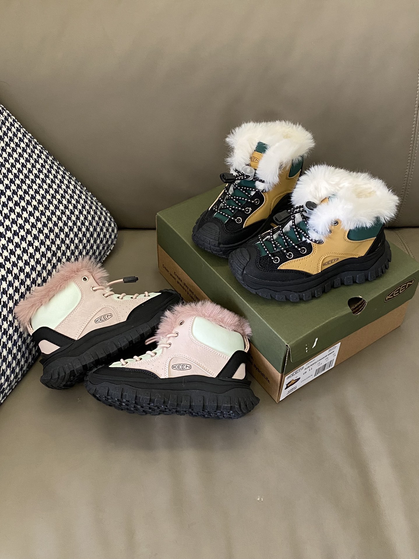 图片[6]-~ 原图直出🌟 KEEN 加绒松紧扣登山鞋鞋面采用优质面料材质🌟网孔设计清爽透气🌬️松紧扣设计可自由调节松紧度🥰凹凸鞋底防滑耐磨抓地力强👍🏻性能非常棒🎉-选品中心