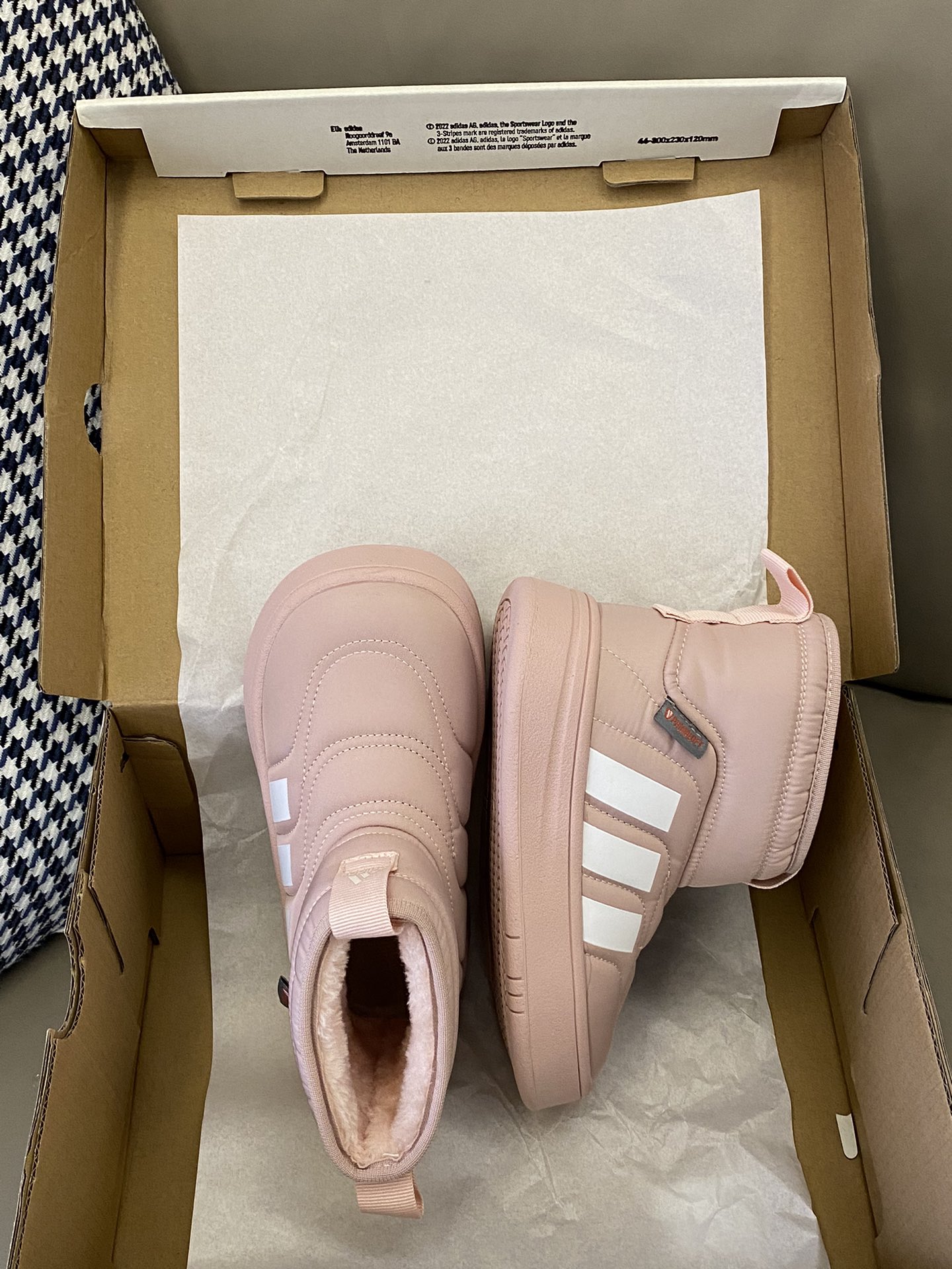 图片[2]-原图直出🌟 AD 加绒中帮儿童面包棉鞋👟鞋面采用防水面料再也不怕鞋子湿啦🥰内里加绒保暖又舒适❄️舒适面料，柔软不失尚🤩耐磨防滑大底脚感不言而喻✌🏻-选品中心