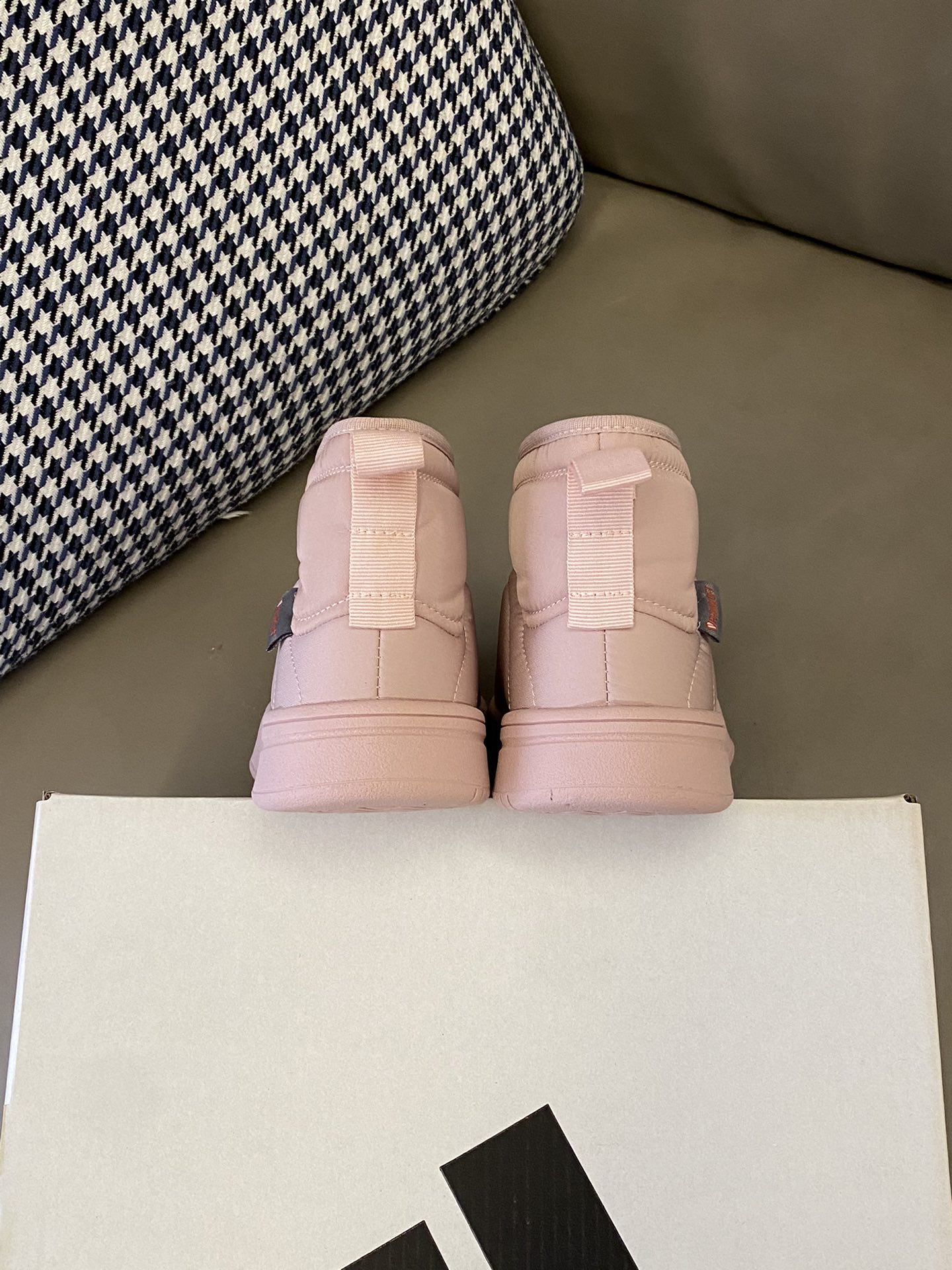 图片[4]-原图直出🌟 AD 加绒中帮儿童面包棉鞋👟鞋面采用防水面料再也不怕鞋子湿啦🥰内里加绒保暖又舒适❄️舒适面料，柔软不失尚🤩耐磨防滑大底脚感不言而喻✌🏻-选品中心