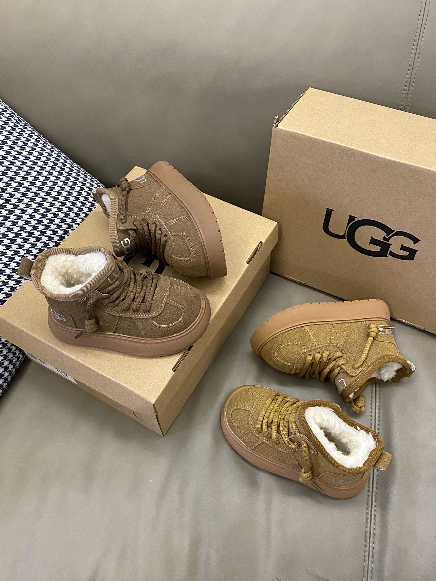 原图直出🌟 低筒大头厚绒雪地靴南方的宝宝们也可以穿😍整个鞋型好可爱😻一脚蹬设计穿脱方便✅内里加绒保暖舒适✌🏻橡胶鞋底防滑耐磨🥰JR121-选品中心