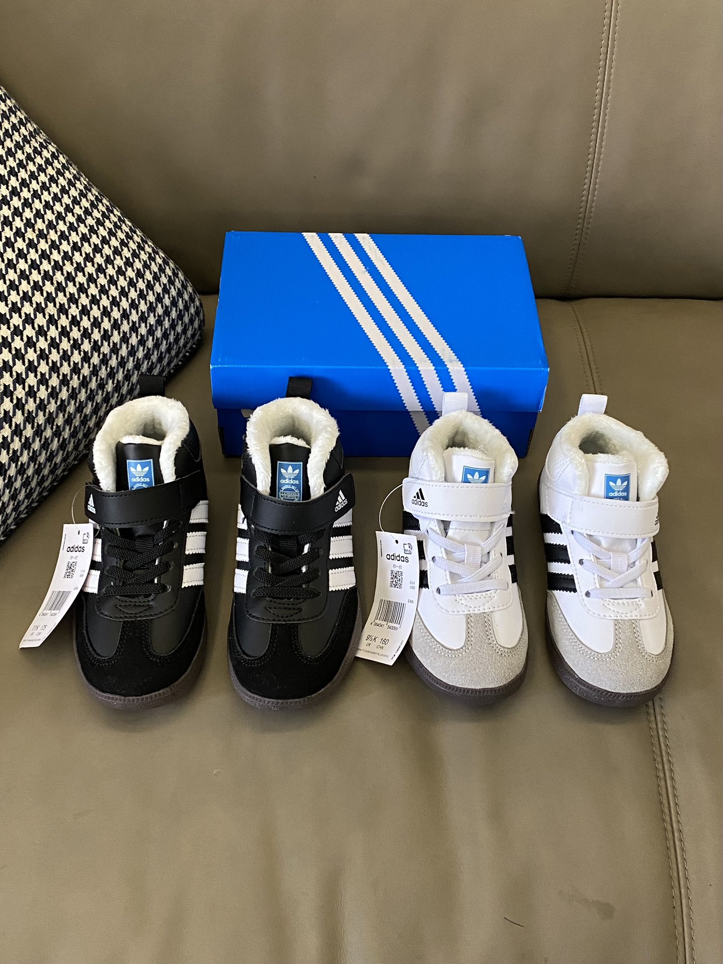 图片[5]-原图直出🌟 鞋面采用麂皮材质拼接，经典三条杠设计显得更加时尚🈶质感😍魔术贴+松紧带设计方便穿脱✌🏻中高帮设计包裹脚踝，内里加绒保暖舒适😻不闷脚不臭脚-选品中心