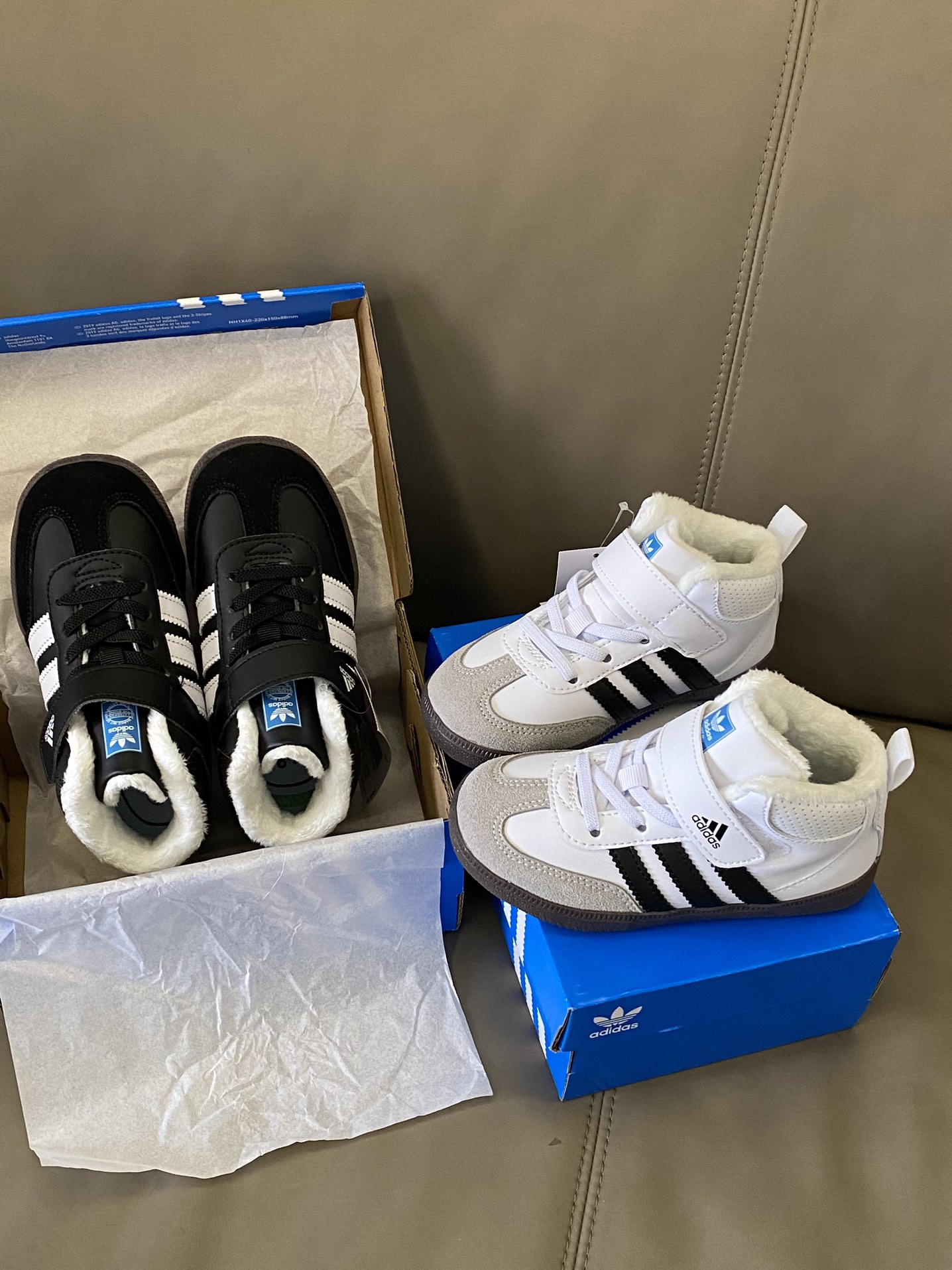 原图直出🌟 鞋面采用麂皮材质拼接，经典三条杠设计显得更加时尚🈶质感😍魔术贴+松紧带设计方便穿脱✌🏻中高帮设计包裹脚踝，内里加绒保暖舒适😻不闷脚不臭脚-选品中心