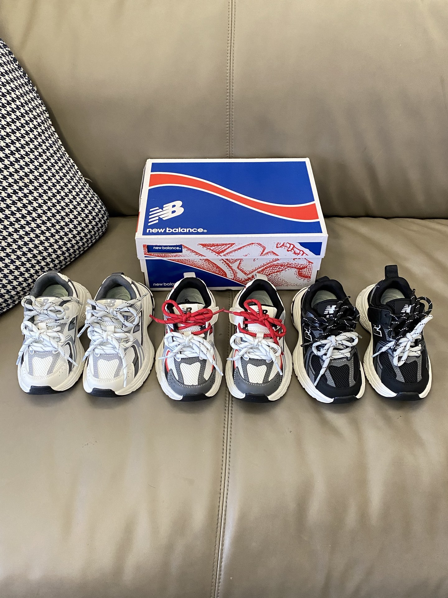 图片[5]-原图直出🌟 NB 530断N双系带儿童老爹鞋👟防踢护趾鞋头采用耐磨材质+加固设计，熊孩子疯跑也不怕磕碰😱 轻量化鞋身跑跳轻盈无负担💨释放孩子无限活力‼️\”},\”album\”：{\”desc\”：\”-选品中心