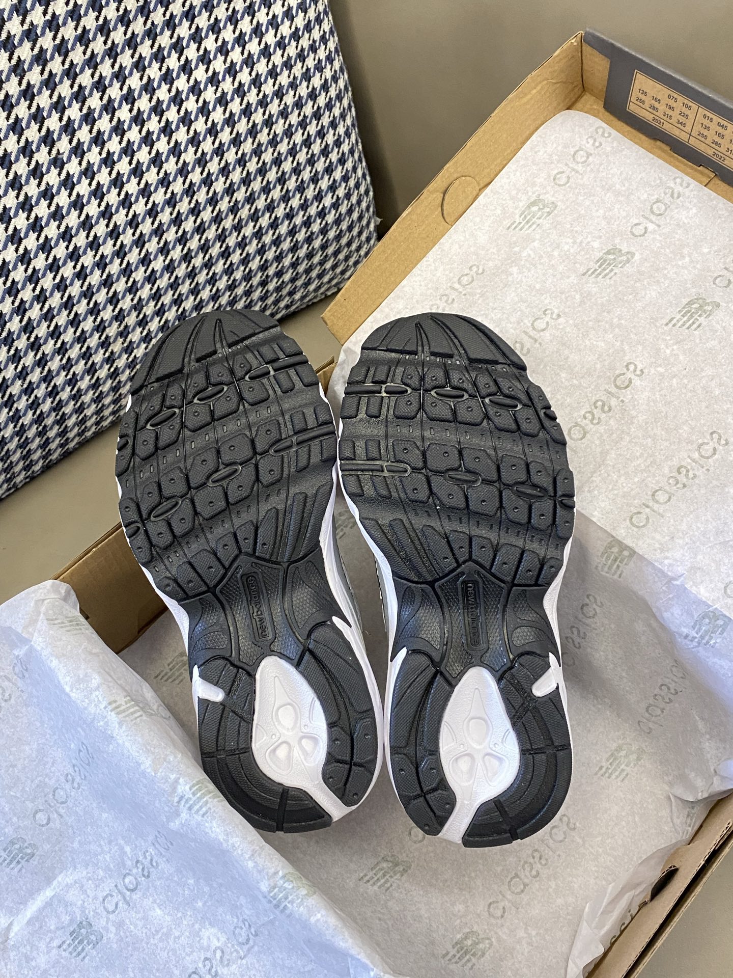 图片[9]-原图直出🌟 NB740 网面松紧带儿童老爹鞋👟鞋面网孔设计轻爽透气☁️松紧带设计，宝贝自己也能轻松穿稳💞早起上学再也不用和鞋带打架了🪢真的是一整个爱住🥳-选品中心