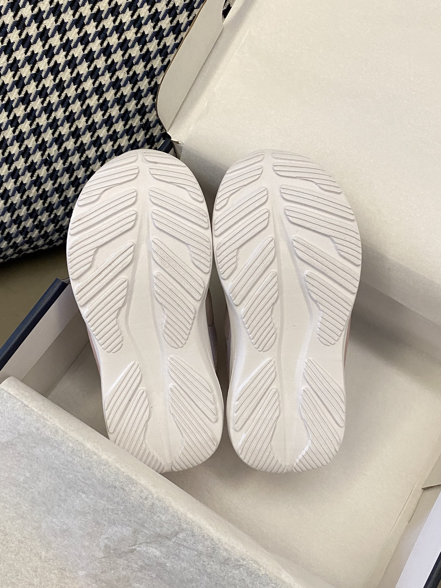 图片[9]-原图直出🌟 超赞的FILA系列👍🏻透气性网面拼接，舒适不闷脚☁️精致BOA锁扣设计，穿脱超方便✌🏻超轻软弹大底，脚感不言而喻✔️-选品中心