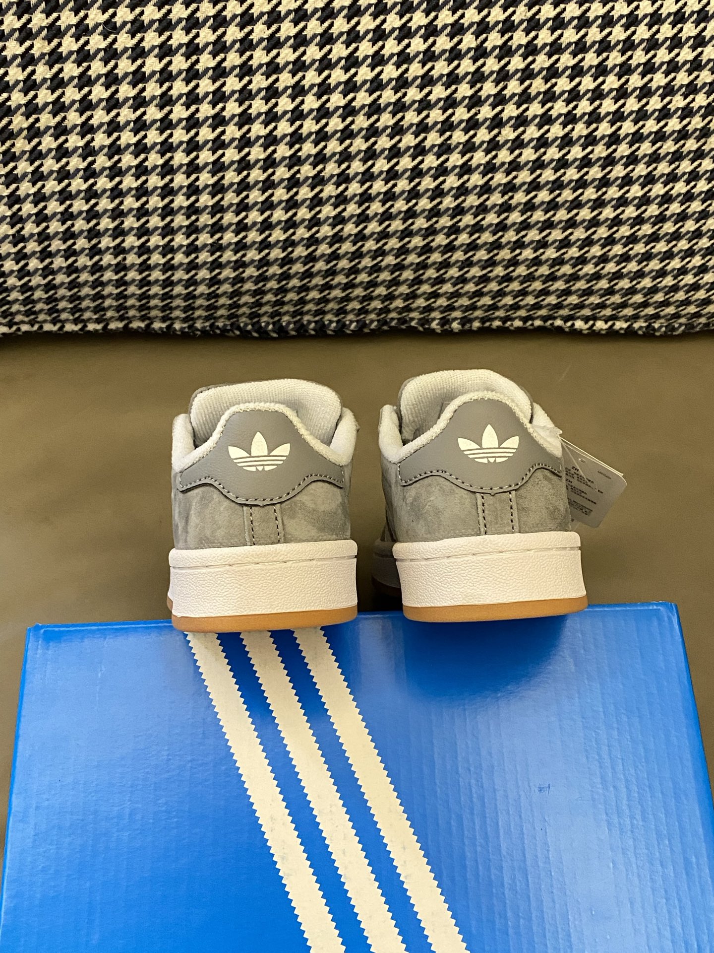 图片[7]-原图直出🌟 AD CAMPUS OOs儿童板鞋采用优质材质，耐磨防滑，让宝贝肆意奔跑，活力满满！魔术贴设计，娃自己3秒穿脱，老母亲告别早起弯腰！👉🏻橡胶波浪底，下雨天防滑力MAX，楼梯再也不打\”呲溜滑🥳-选品中心