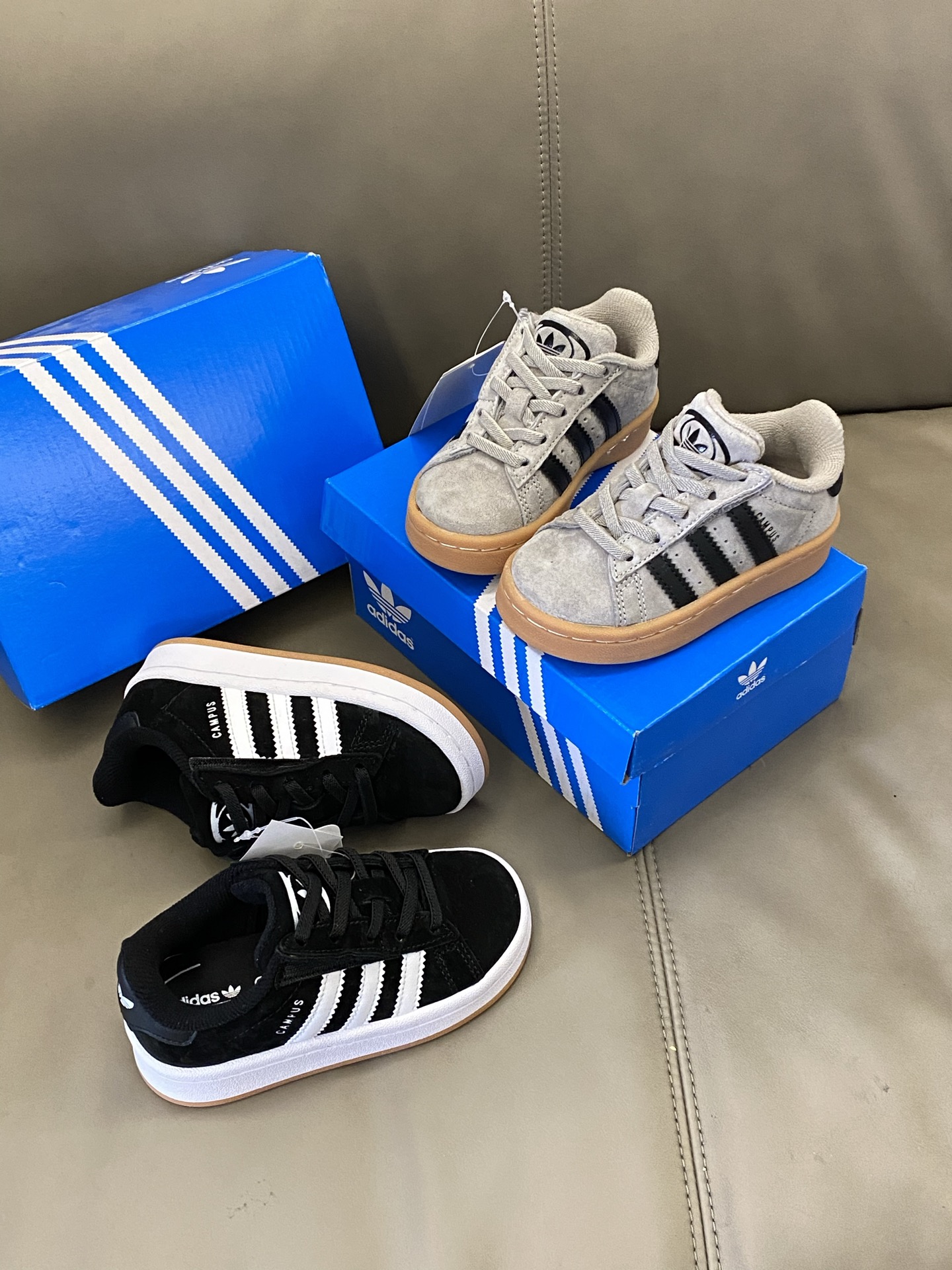 图片[3]-原图直出🌟 AD CAMPUS OOs儿童板鞋采用优质材质，耐磨防滑，让宝贝肆意奔跑，活力满满！魔术贴设计，娃自己3秒穿脱，老母亲告别早起弯腰！👉🏻橡胶波浪底，下雨天防滑力MAX，楼梯再也不打\”呲溜滑🥳-选品中心