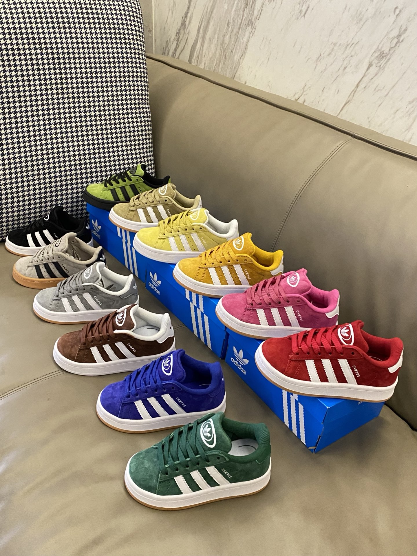 图片[5]-原图直出🌟 AD CAMPUS OOs儿童板鞋采用优质材质，耐磨防滑，让宝贝肆意奔跑，活力满满！魔术贴设计，娃自己3秒穿脱，老母亲告别早起弯腰！👉🏻橡胶波浪底，下雨天防滑力MAX，楼梯再也不打\”呲溜滑🥳-选品中心